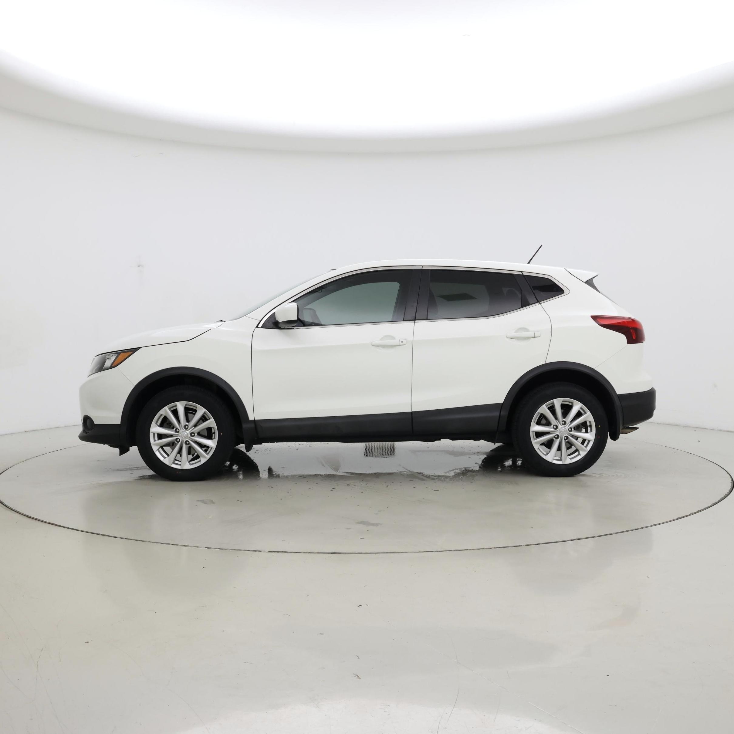Thumbnail: 2017 Nissan Rogue Sport - 3