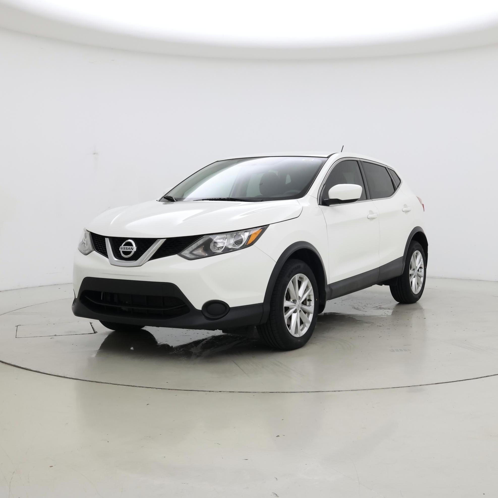 Thumbnail: 2017 Nissan Rogue Sport - 4