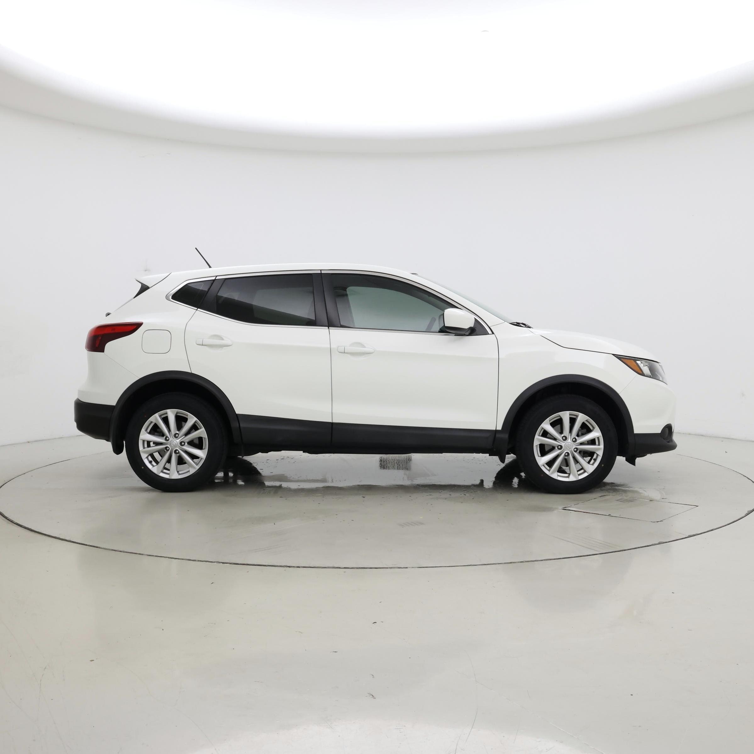 Thumbnail: 2017 Nissan Rogue Sport - 7