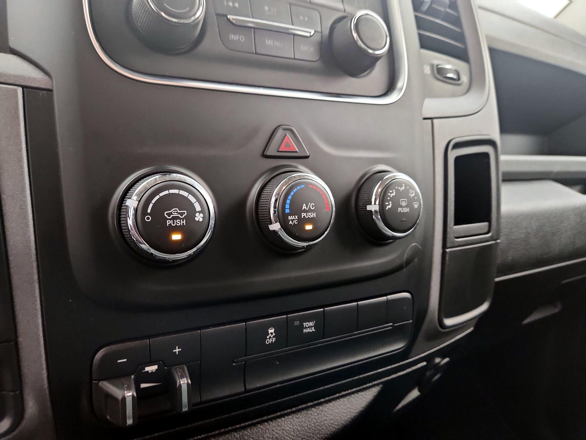 Thumbnail: 2019 RAM 1500 Classic - 16