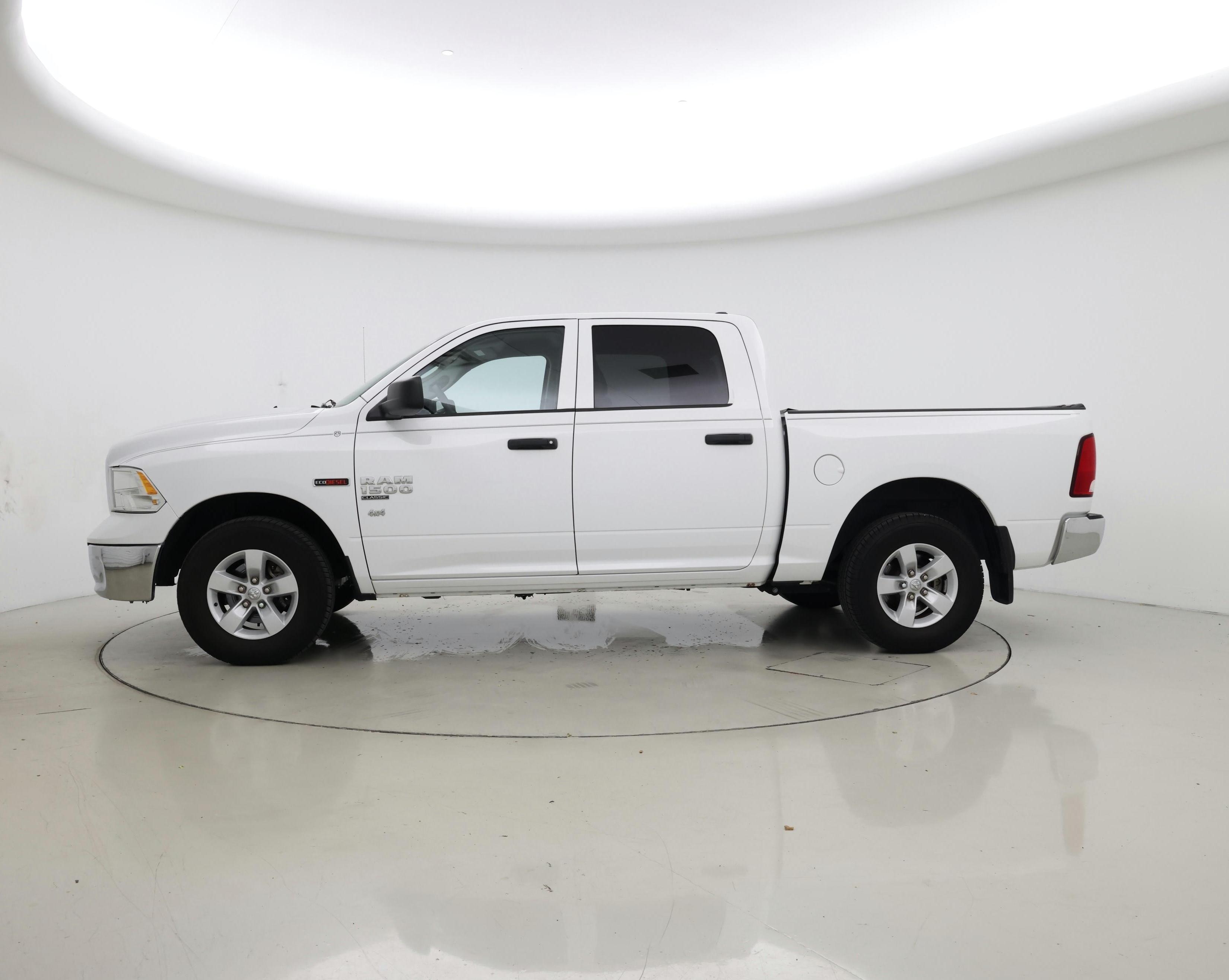 Thumbnail: 2019 RAM 1500 Classic - 3