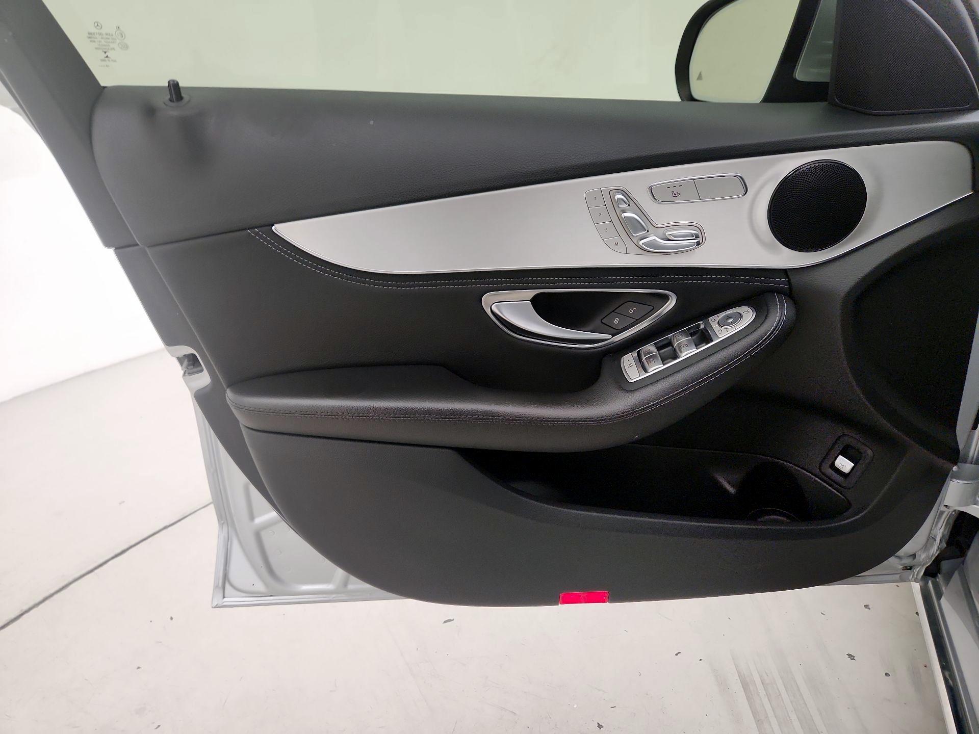 Thumbnail: 2016 Mercedes-Benz C-Class - 12