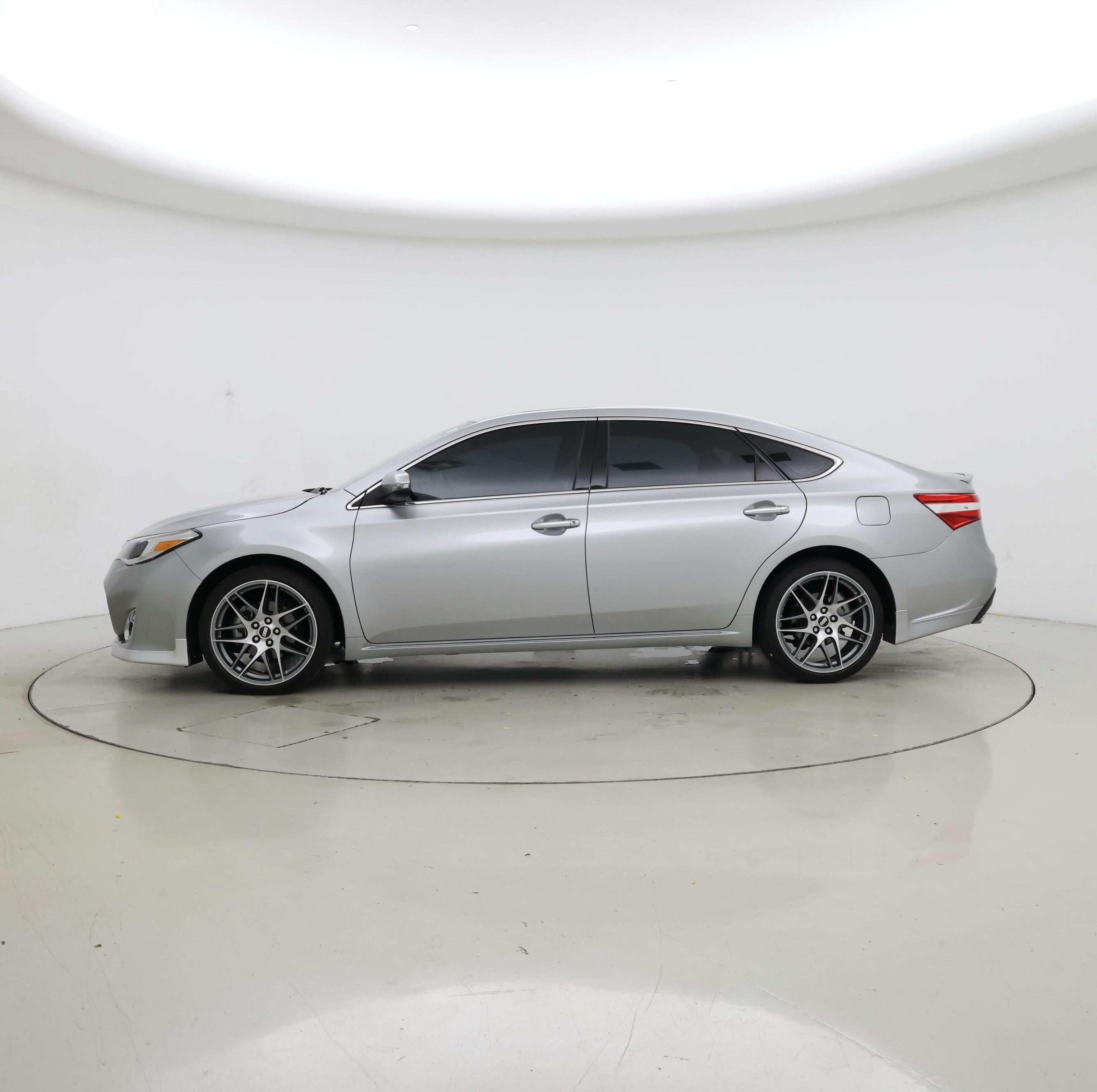 Thumbnail: 2015 Toyota Avalon - 3