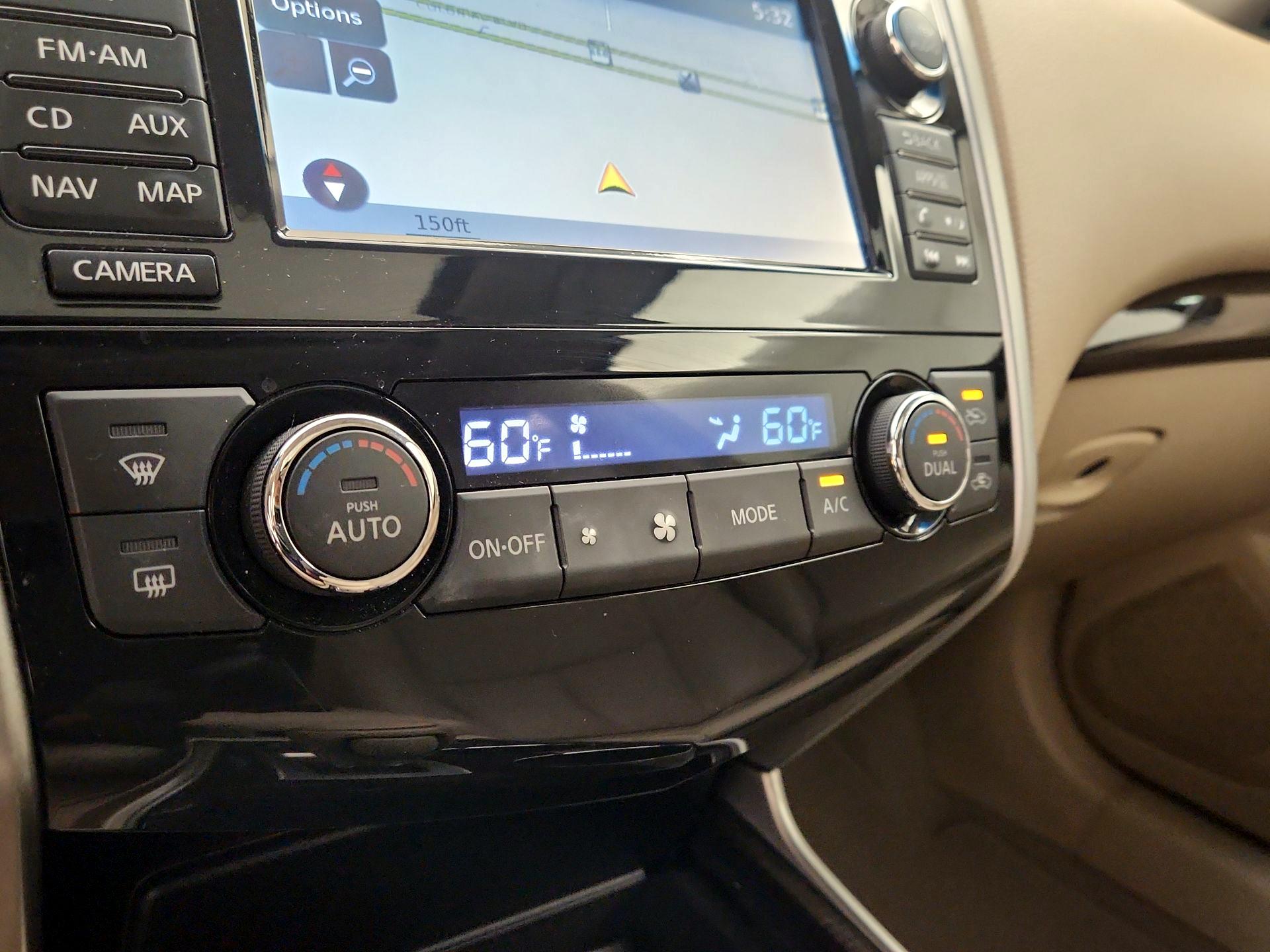 Thumbnail: 2014 Nissan Altima - 17