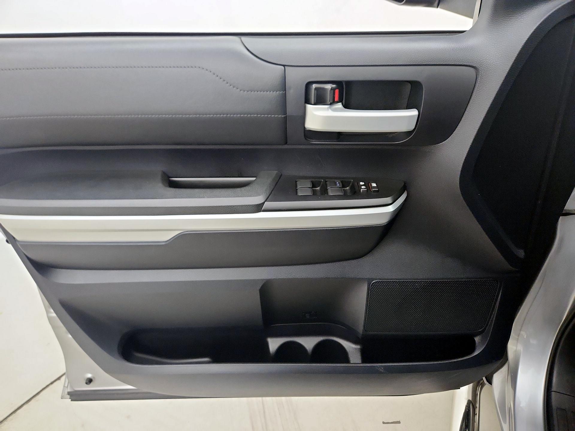 Thumbnail: 2016 Toyota Tundra - 12