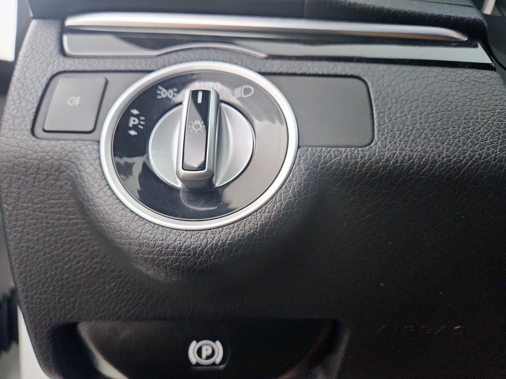 Thumbnail: 2016 Mercedes-Benz E-Class - 13