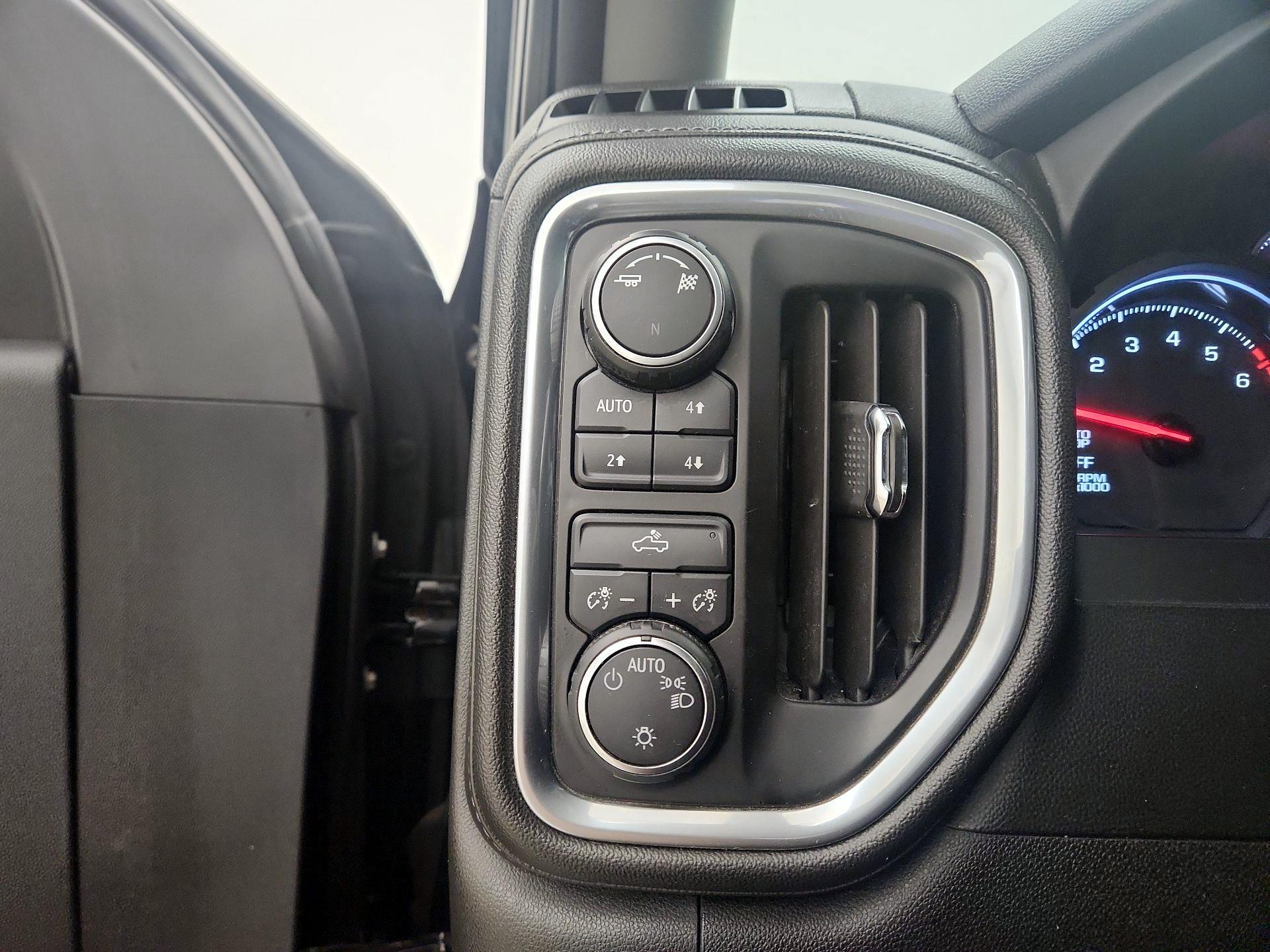 Thumbnail: 2019 Chevrolet Silverado 1500 - 13