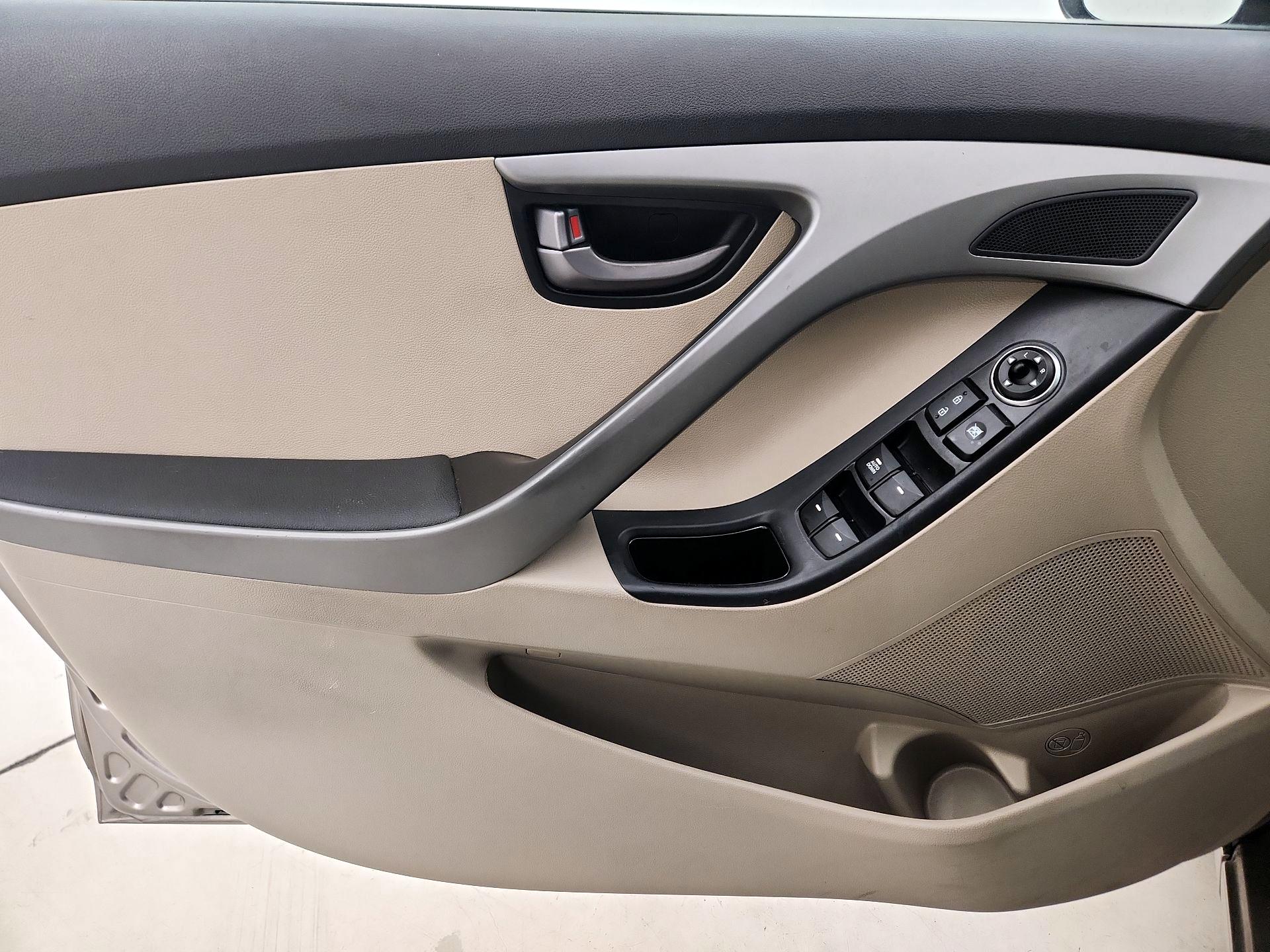 Thumbnail: 2014 Hyundai Elantra - 12
