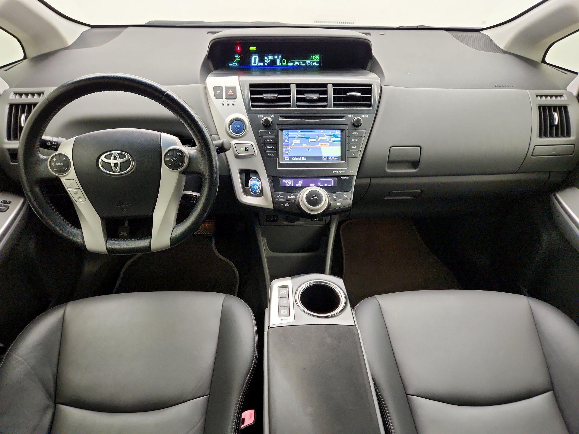 Thumbnail: 2014 Toyota Prius v - 9