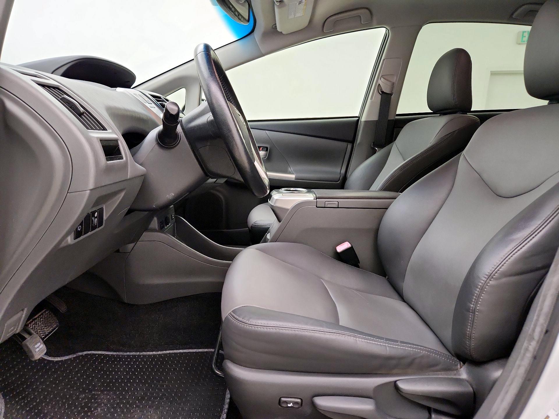 Thumbnail: 2014 Toyota Prius v - 11