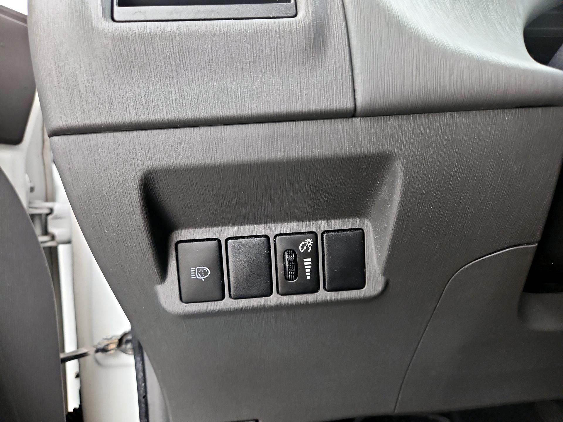 Thumbnail: 2014 Toyota Prius v - 13