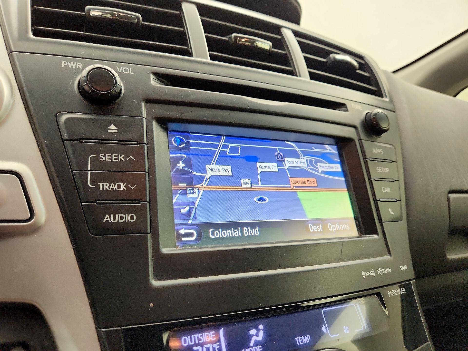 Thumbnail: 2014 Toyota Prius v - 14