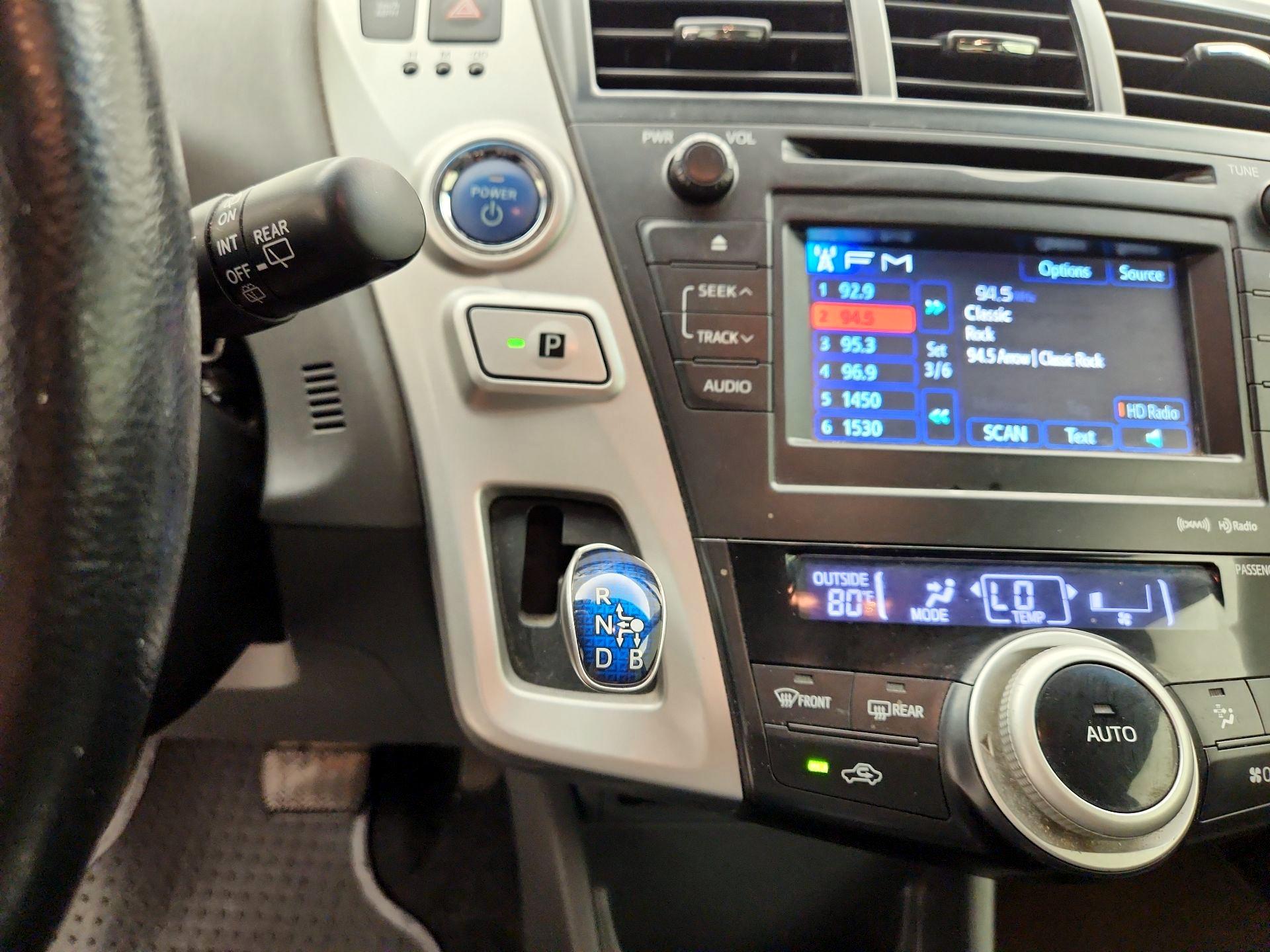 Thumbnail: 2014 Toyota Prius v - 18