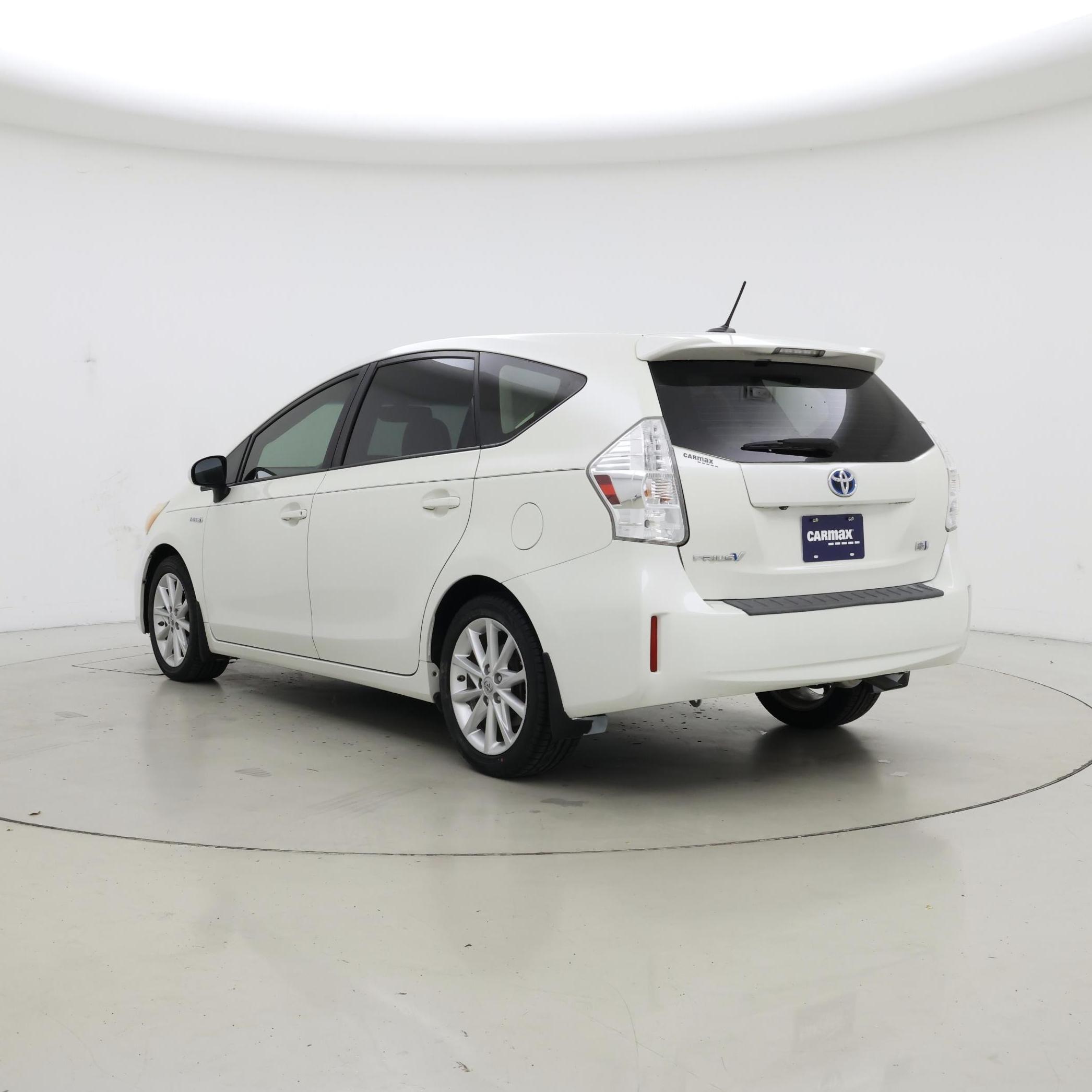 Thumbnail: 2014 Toyota Prius v - 2