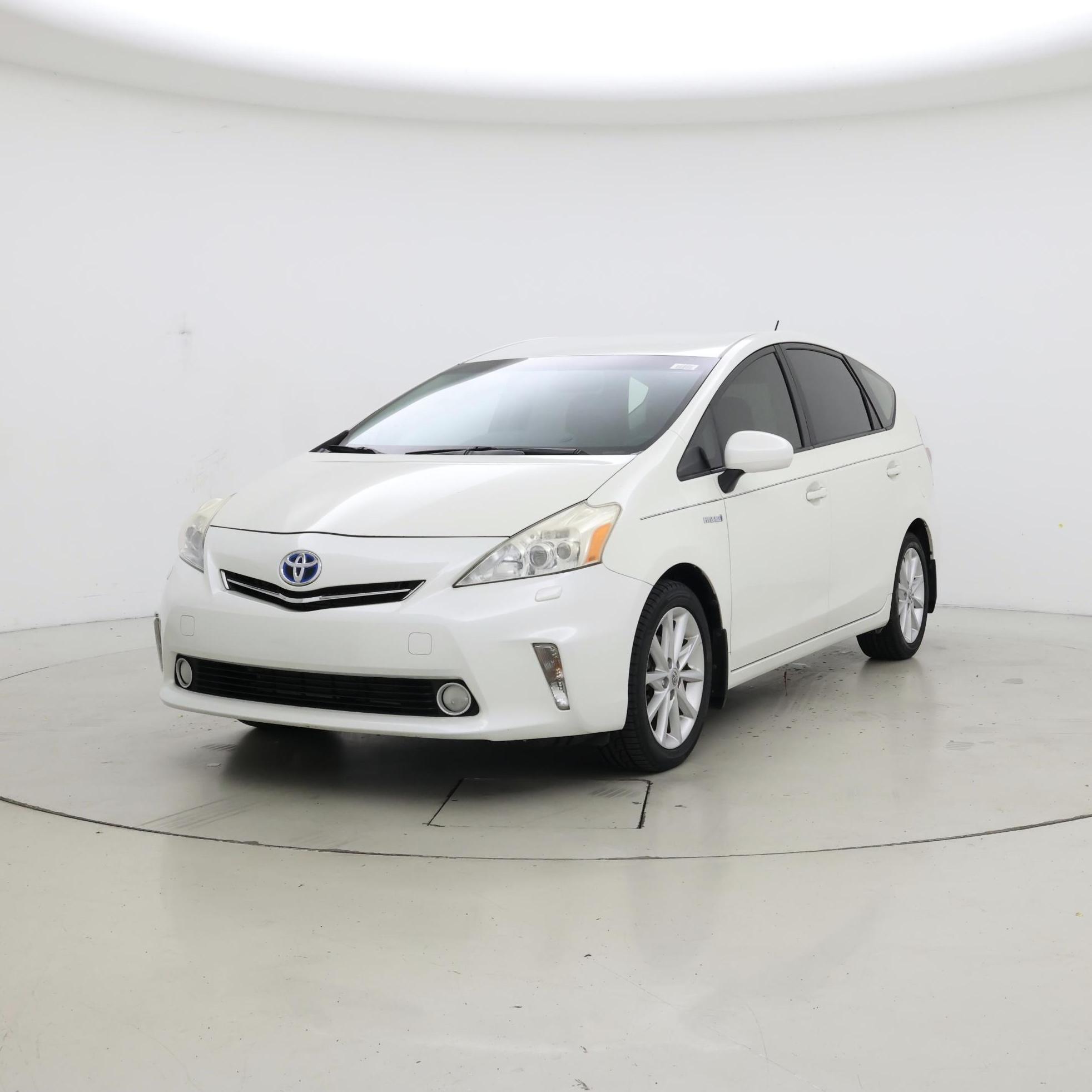 Thumbnail: 2014 Toyota Prius v - 4