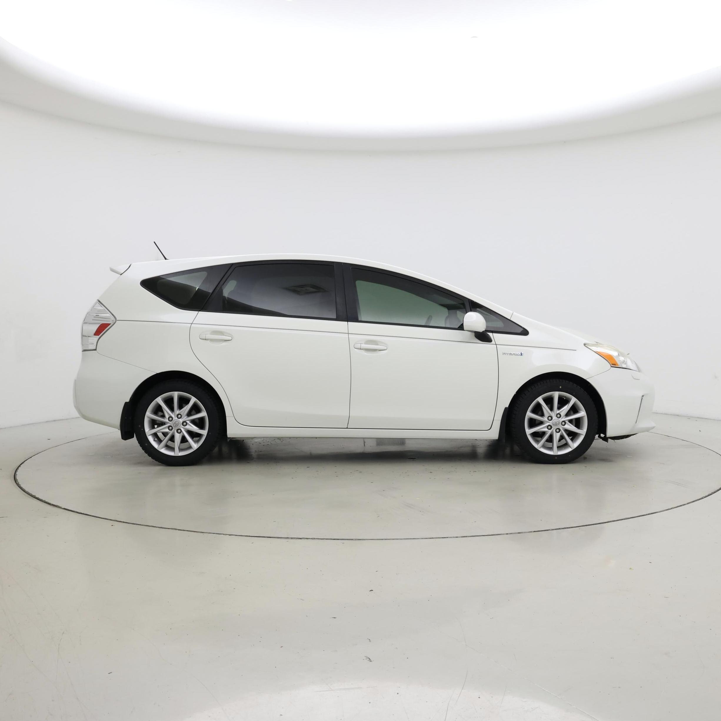 Thumbnail: 2014 Toyota Prius v - 7