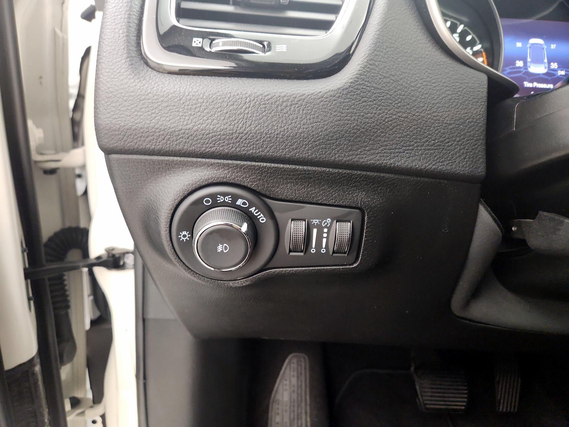 Thumbnail: 2021 Jeep Compass - 13