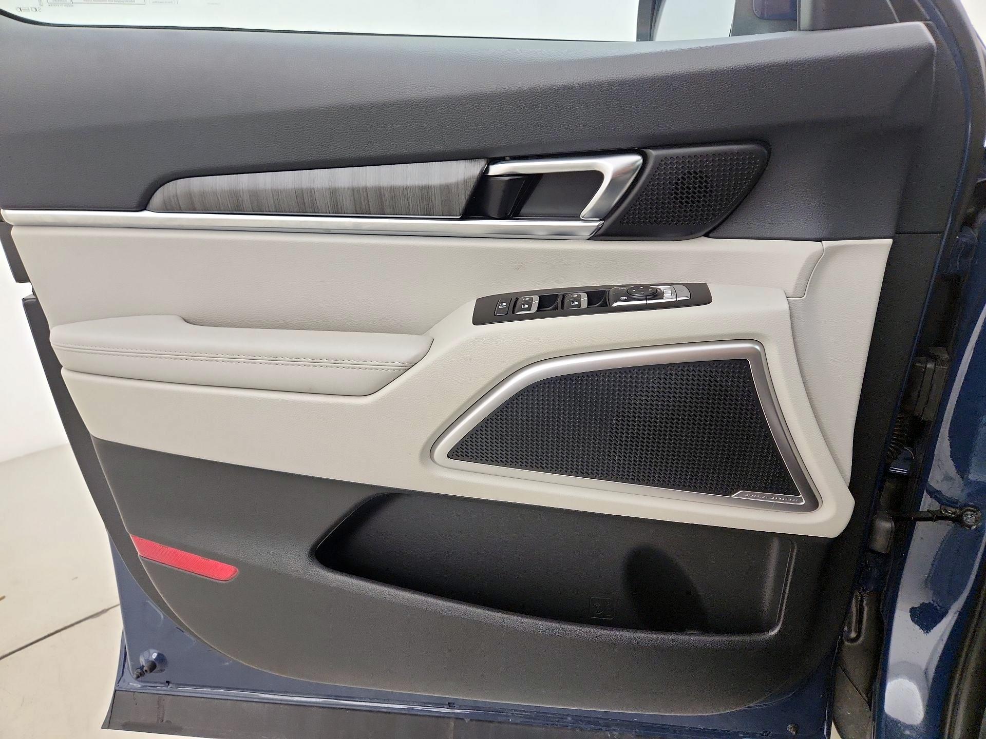 Thumbnail: 2023 Kia Telluride - 12