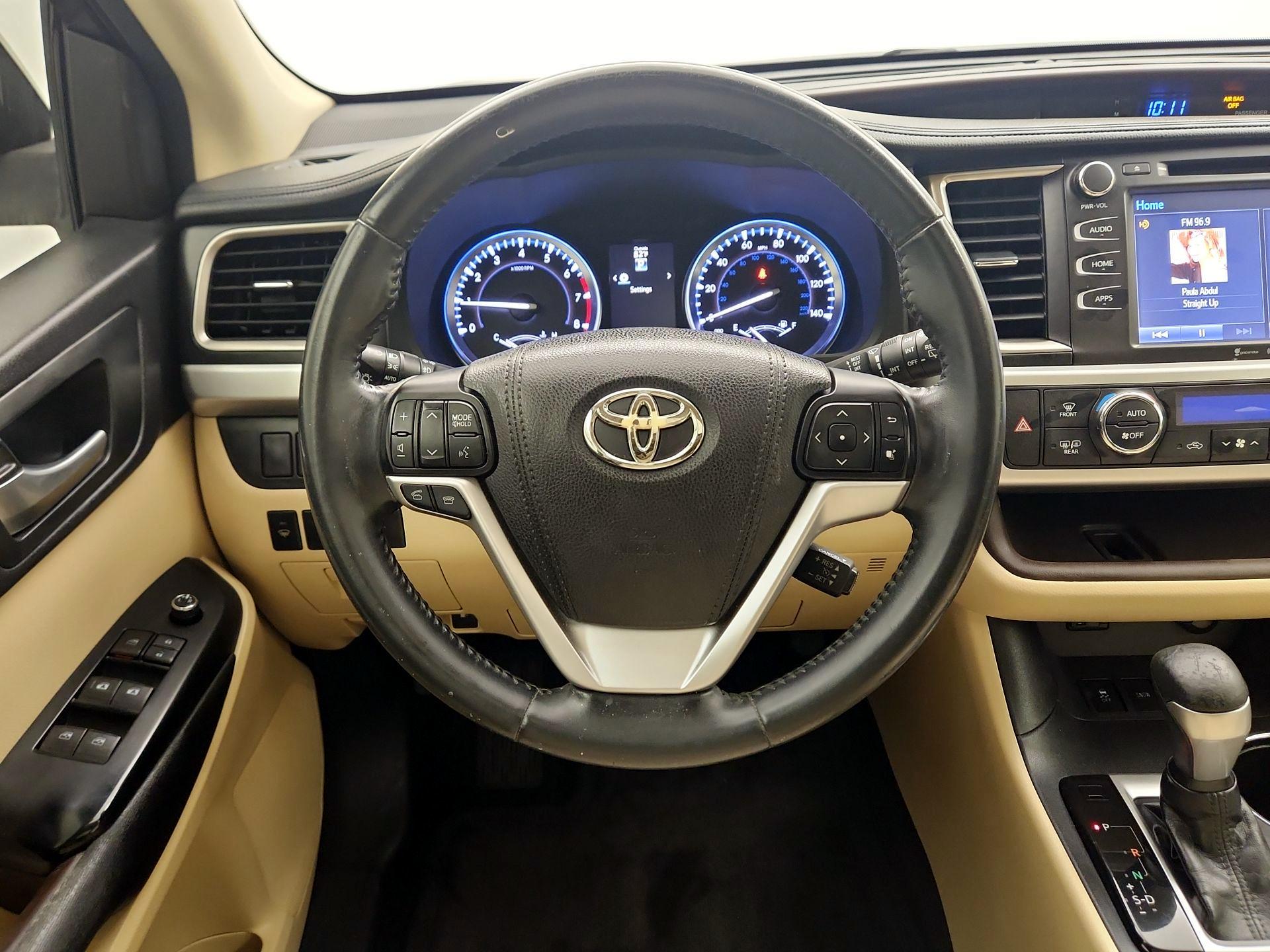 Thumbnail: 2016 Toyota Highlander - 10