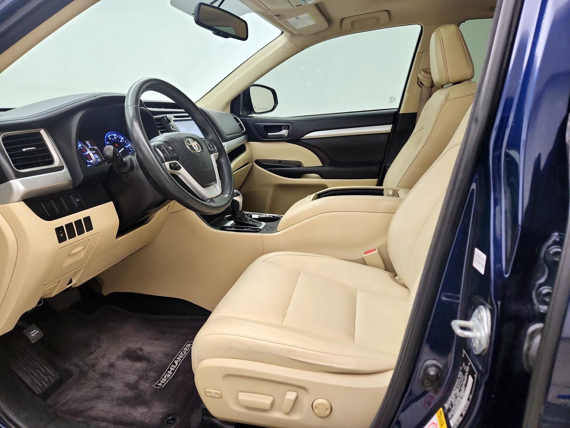 Thumbnail: 2016 Toyota Highlander - 11