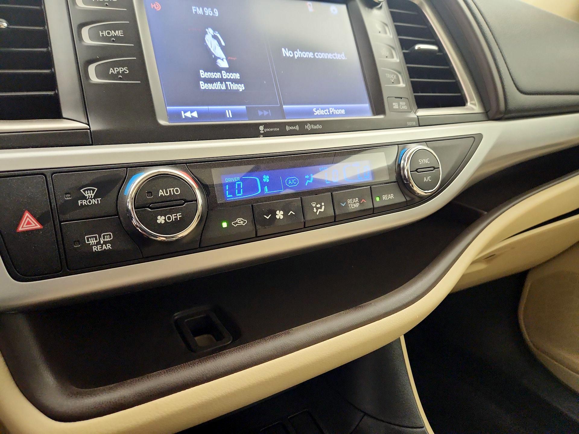 Thumbnail: 2016 Toyota Highlander - 17