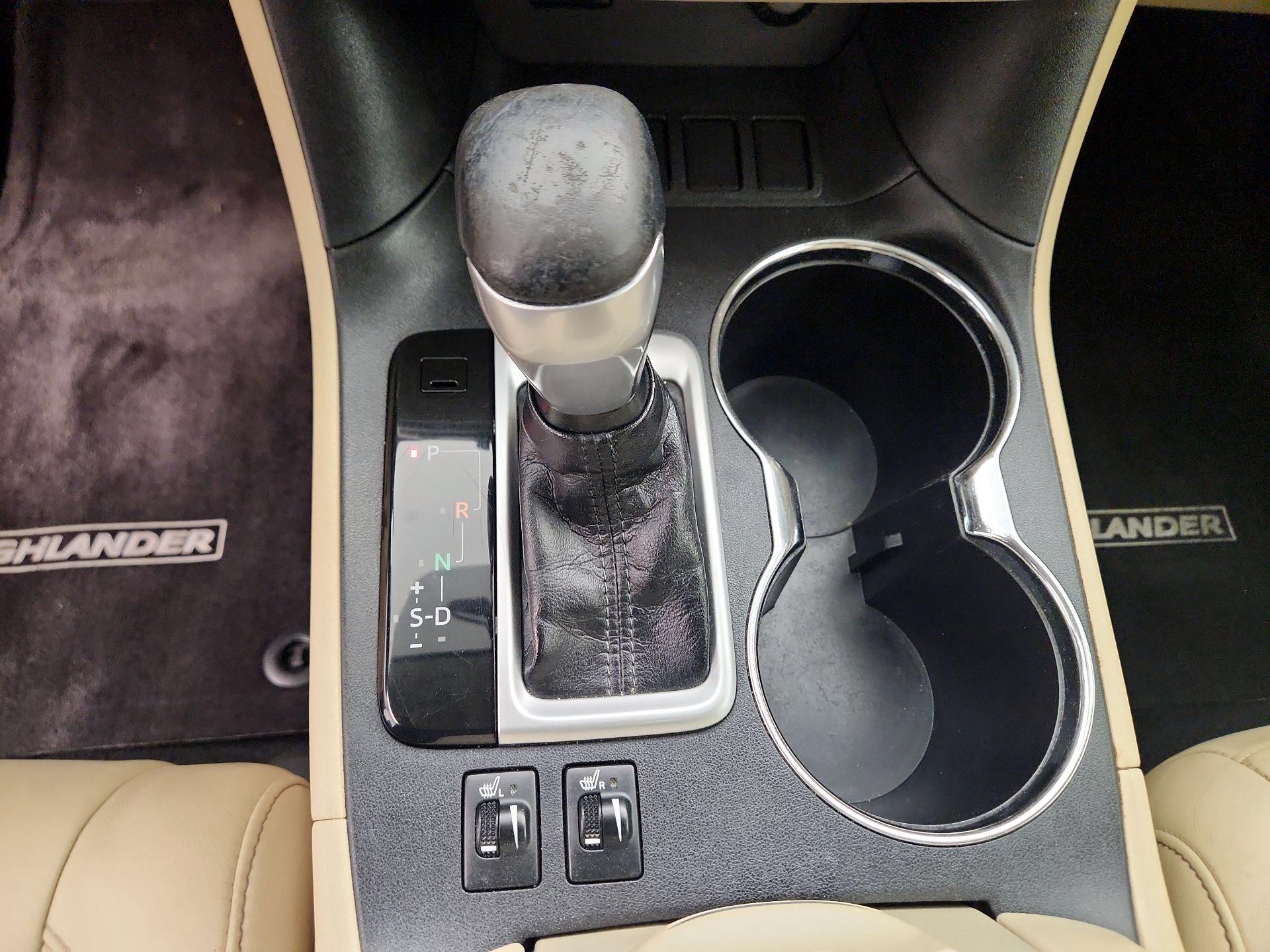 Thumbnail: 2016 Toyota Highlander - 18