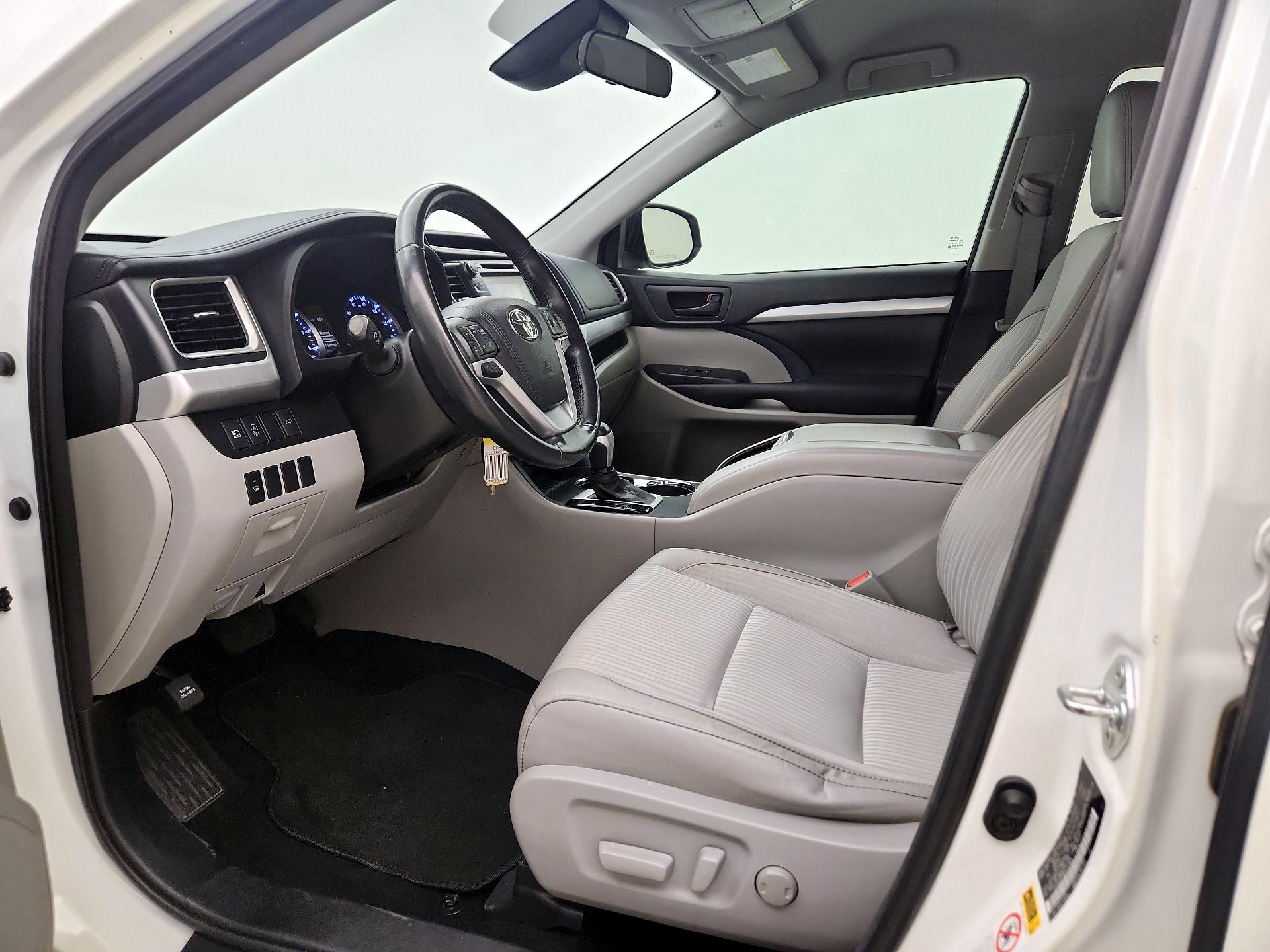 Thumbnail: 2017 Toyota Highlander - 11