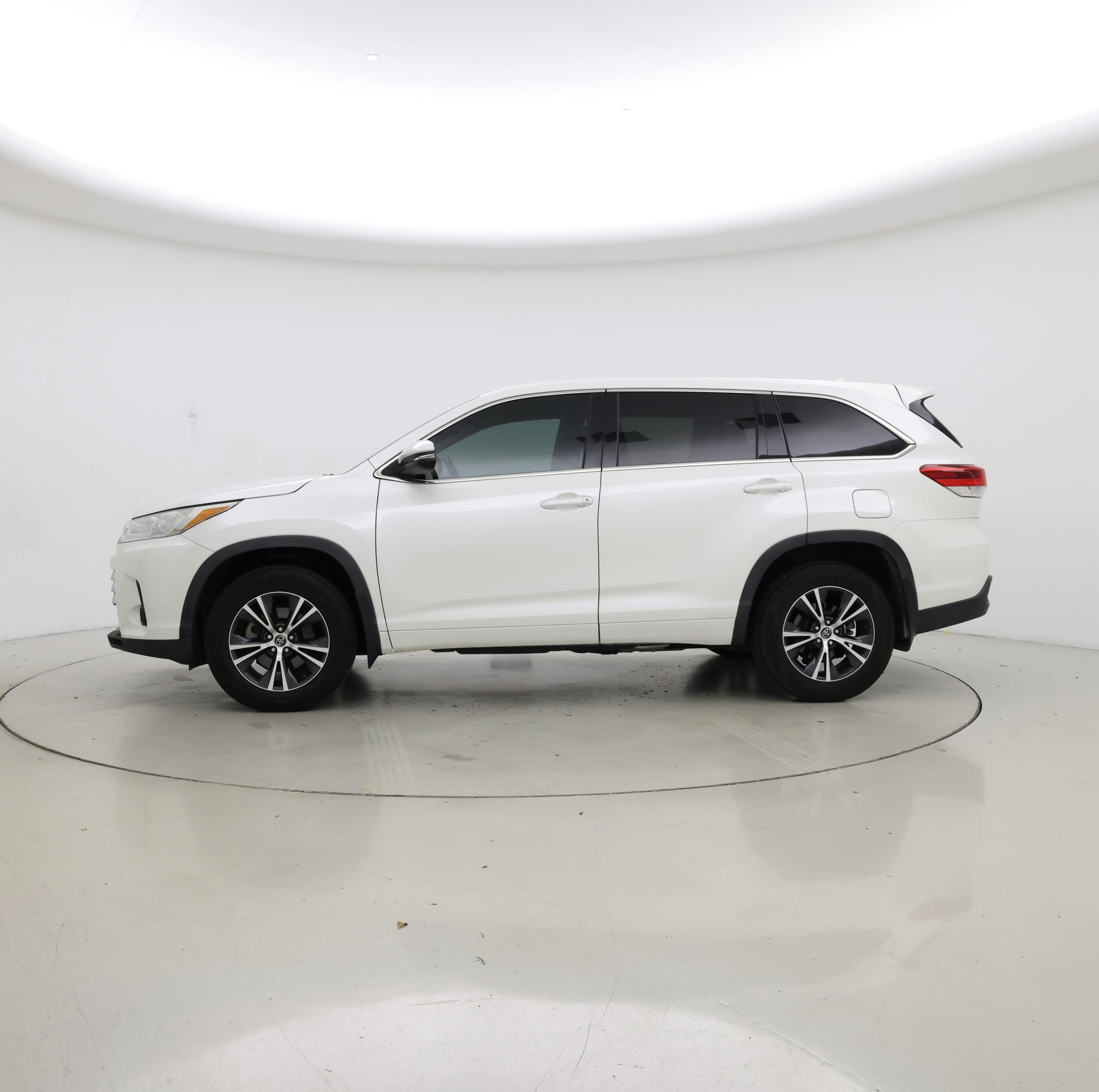 Thumbnail: 2017 Toyota Highlander - 3