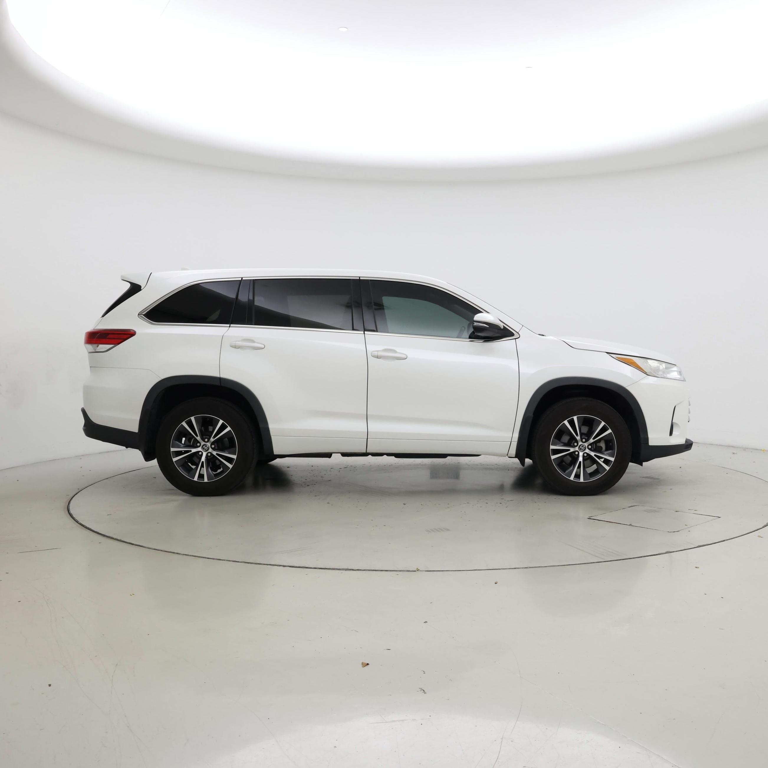 Thumbnail: 2017 Toyota Highlander - 7