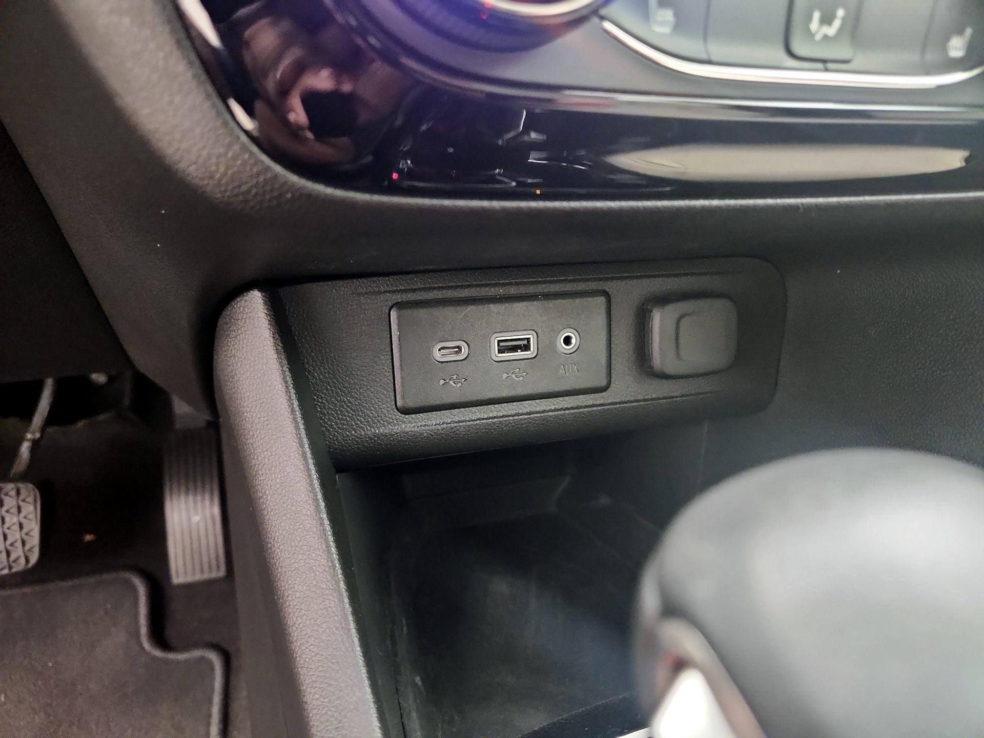 Thumbnail: 2020 Buick Encore GX - 18