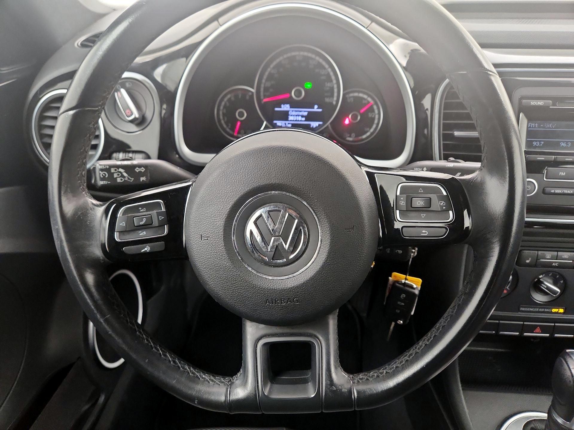 Thumbnail: 2014 Volkswagen Beetle - 10