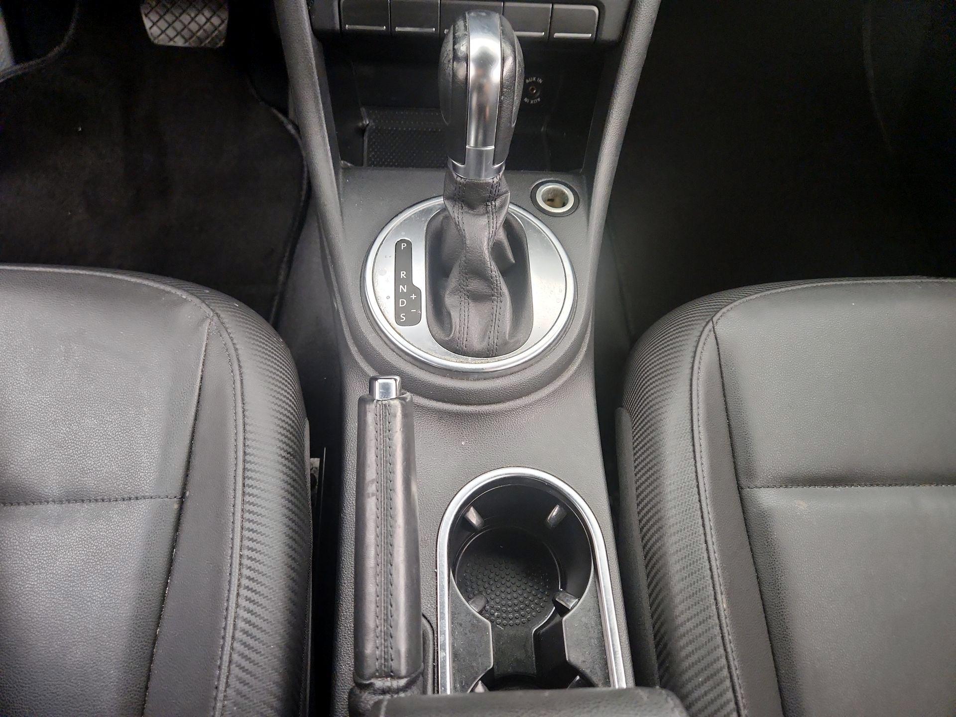 Thumbnail: 2014 Volkswagen Beetle - 16