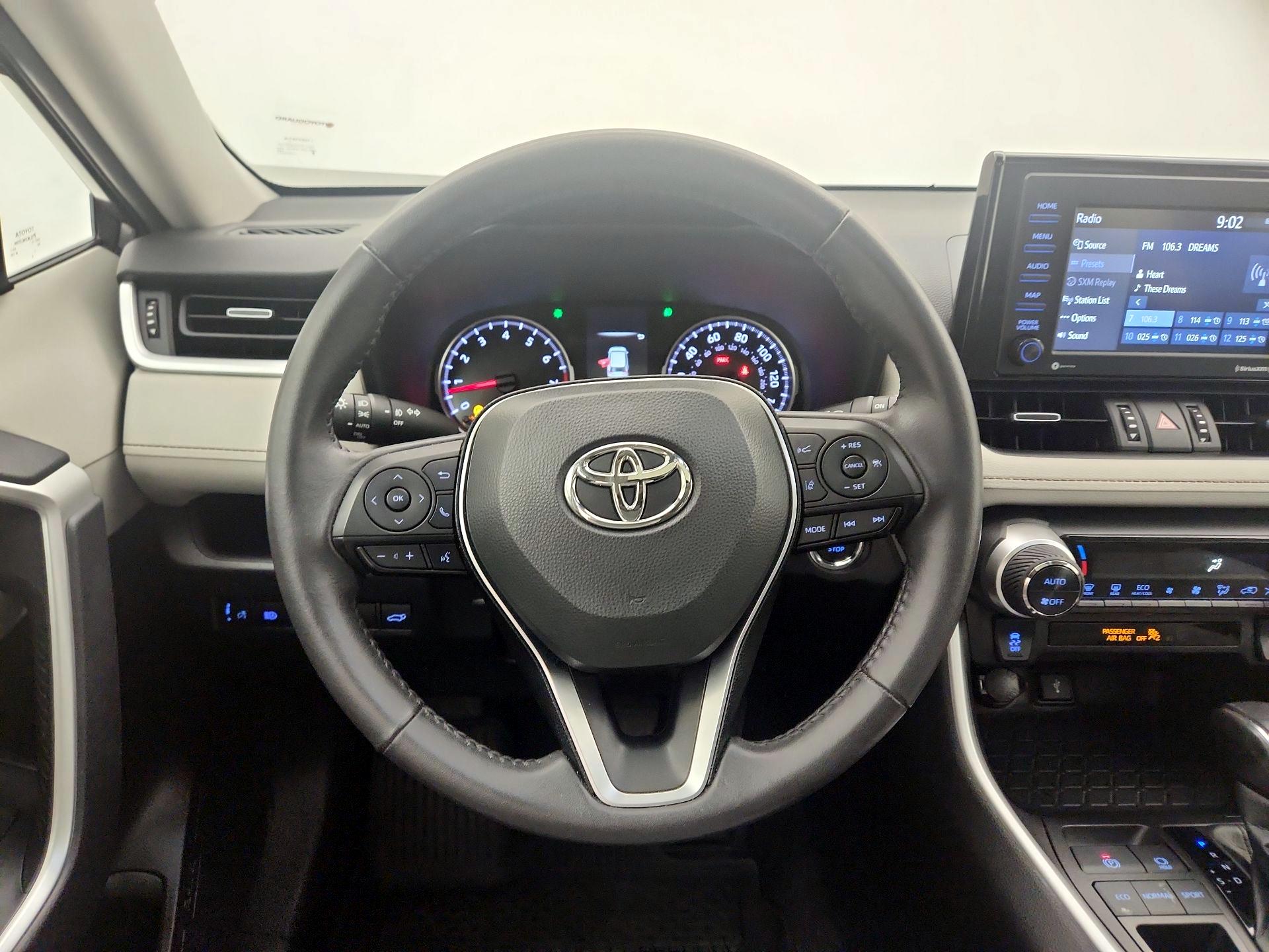Thumbnail: 2022 Toyota RAV4 - 10