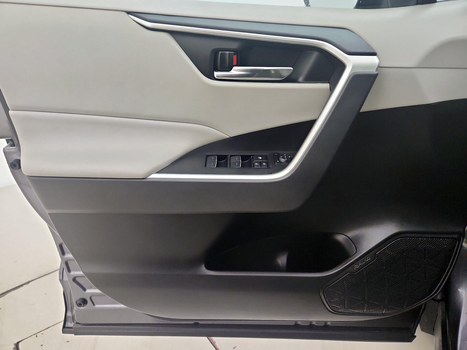 Thumbnail: 2022 Toyota RAV4 - 12