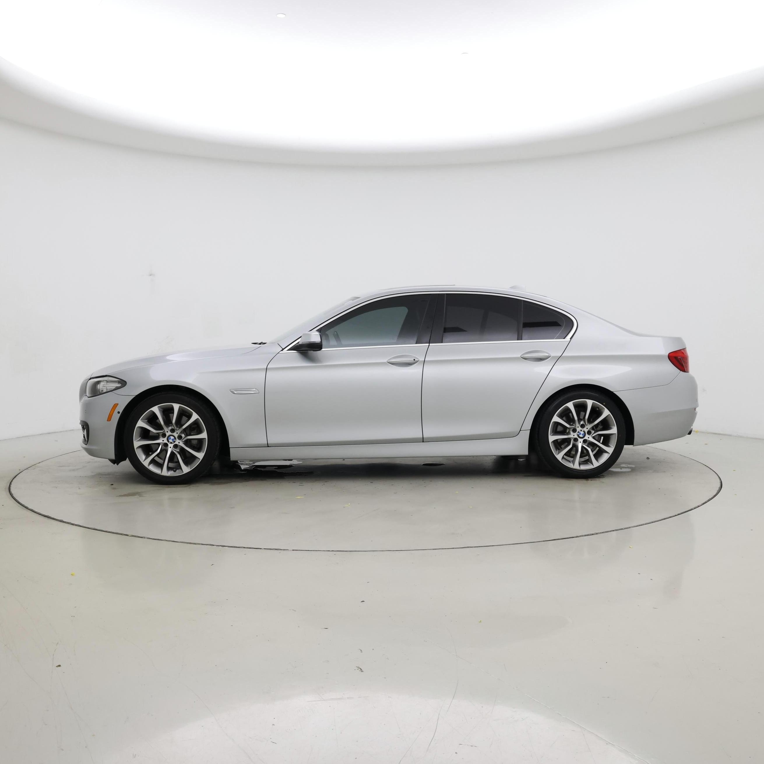 Thumbnail: 2016 BMW 5 Series - 3