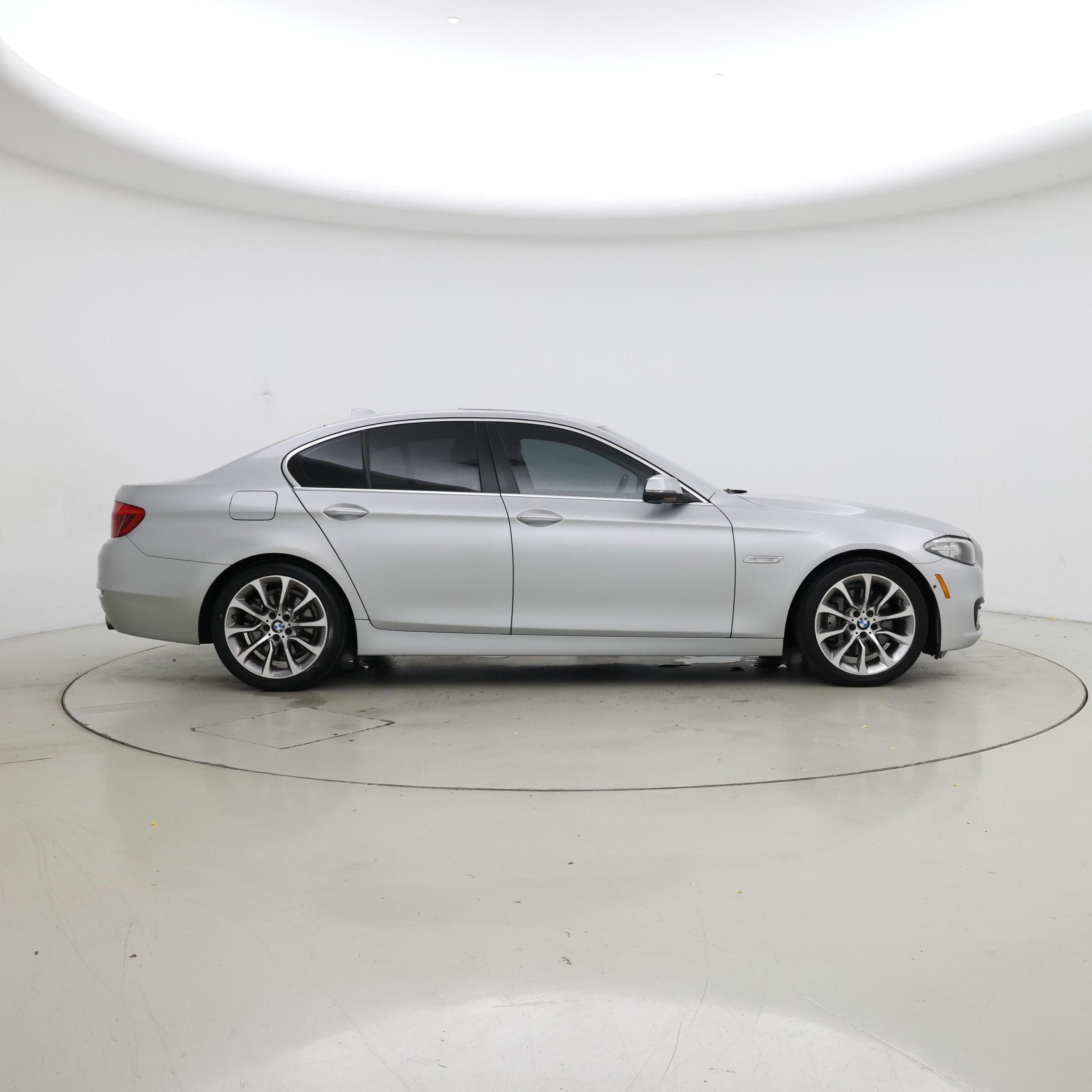 Thumbnail: 2016 BMW 5 Series - 7
