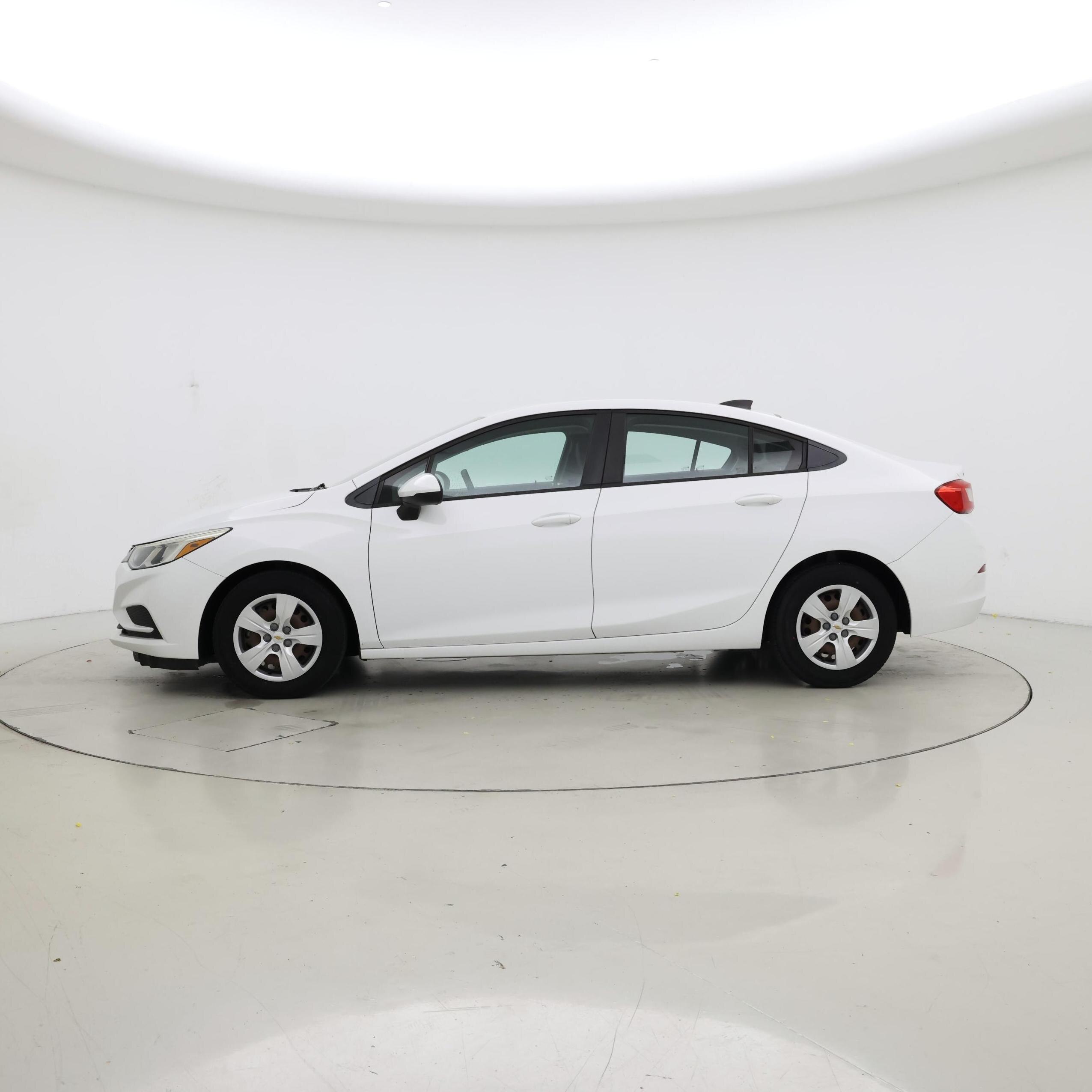 Thumbnail: 2018 Chevrolet Cruze - 3