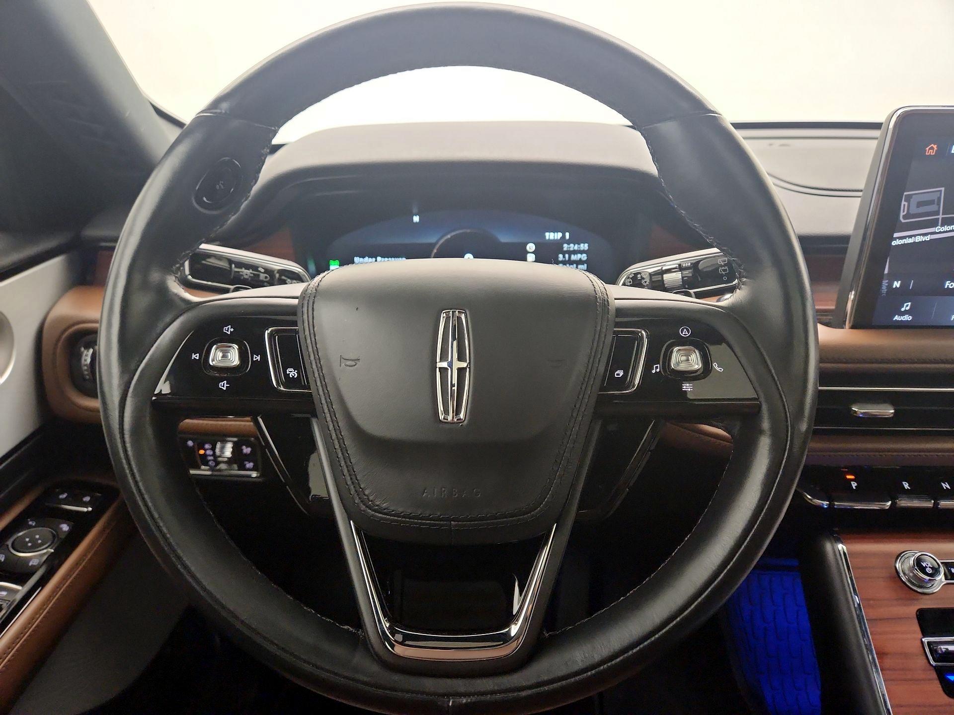 Thumbnail: 2023 Lincoln Aviator - 10