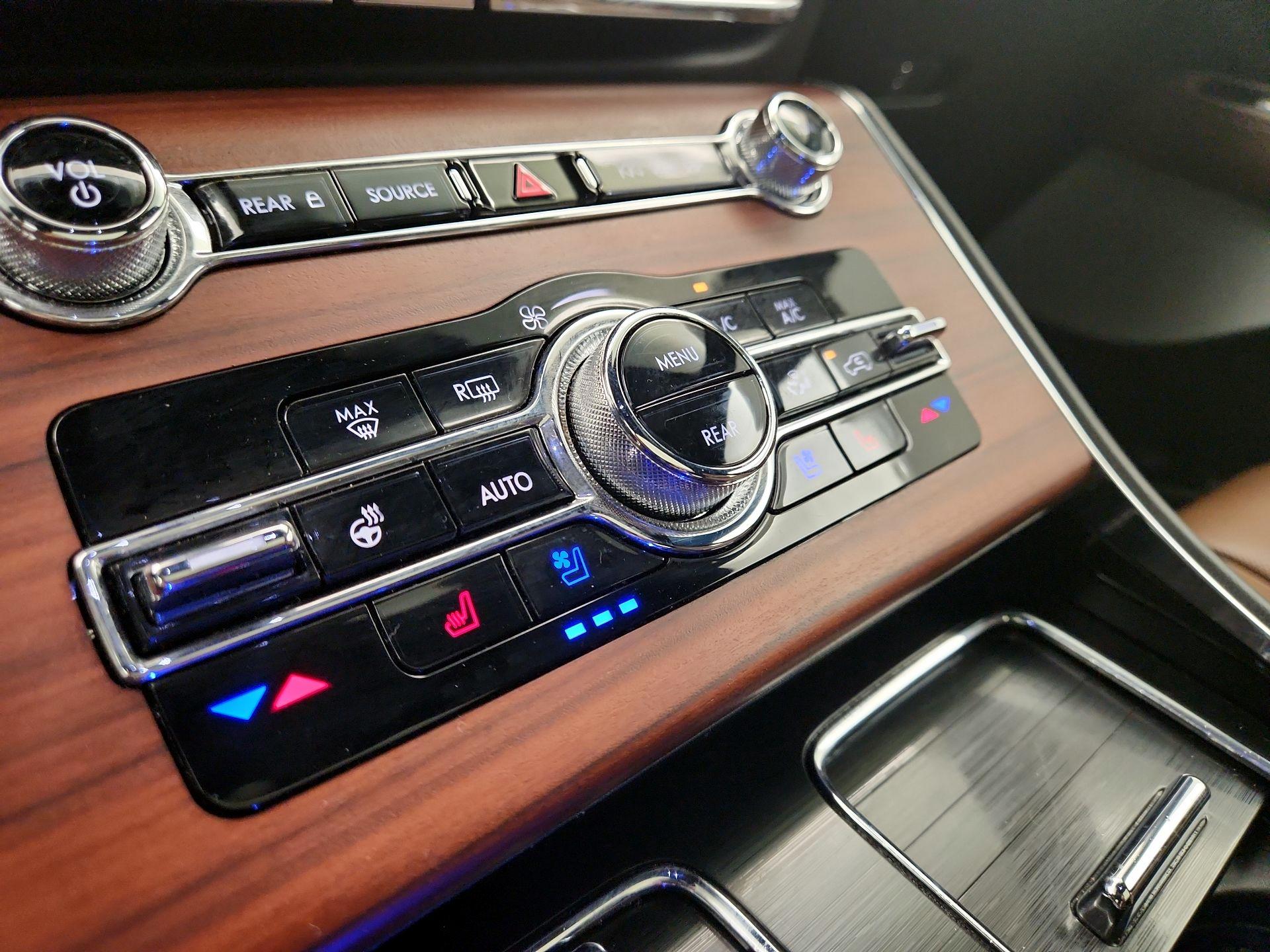 Thumbnail: 2023 Lincoln Aviator - 17