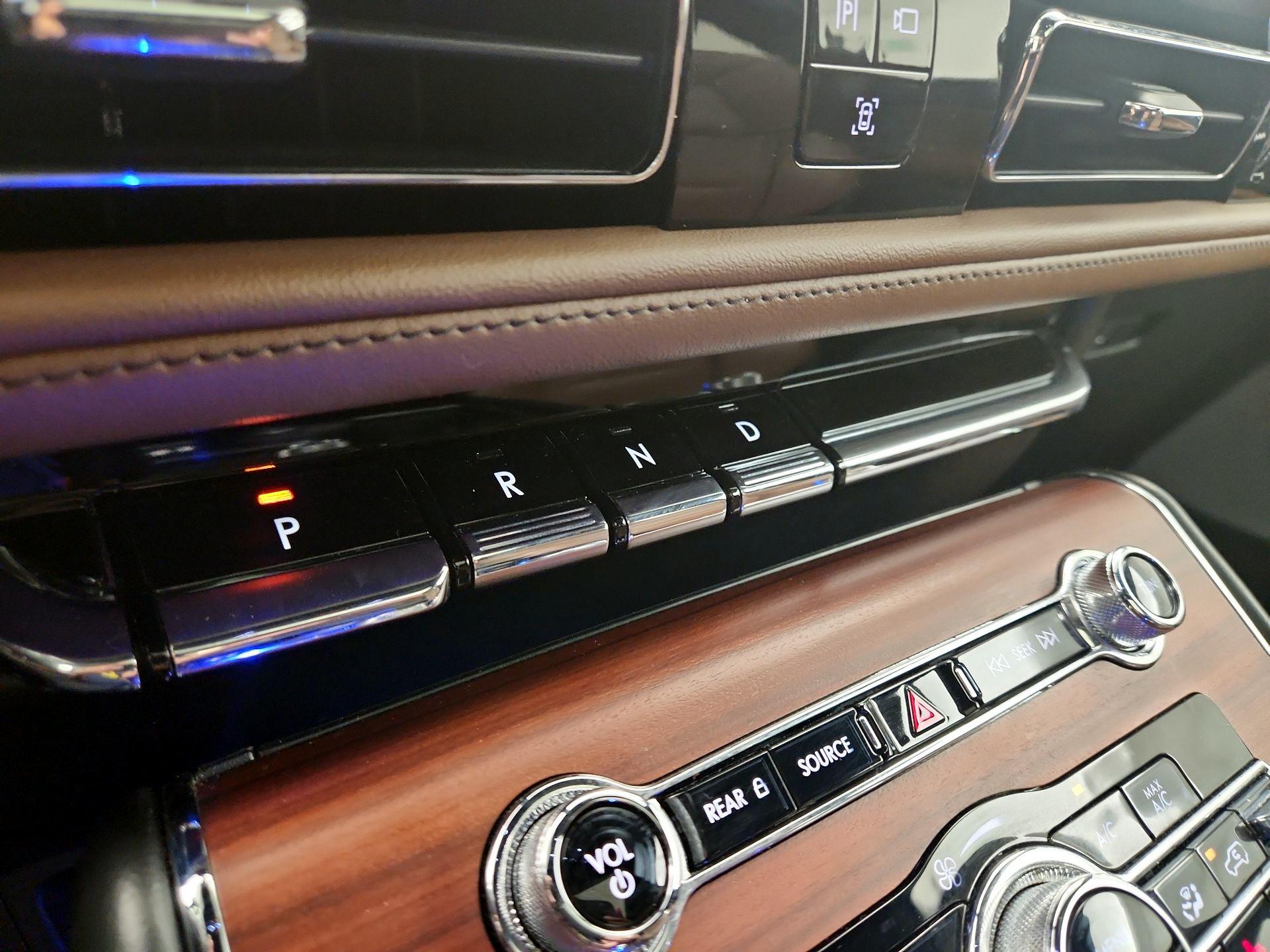 Thumbnail: 2023 Lincoln Aviator - 18