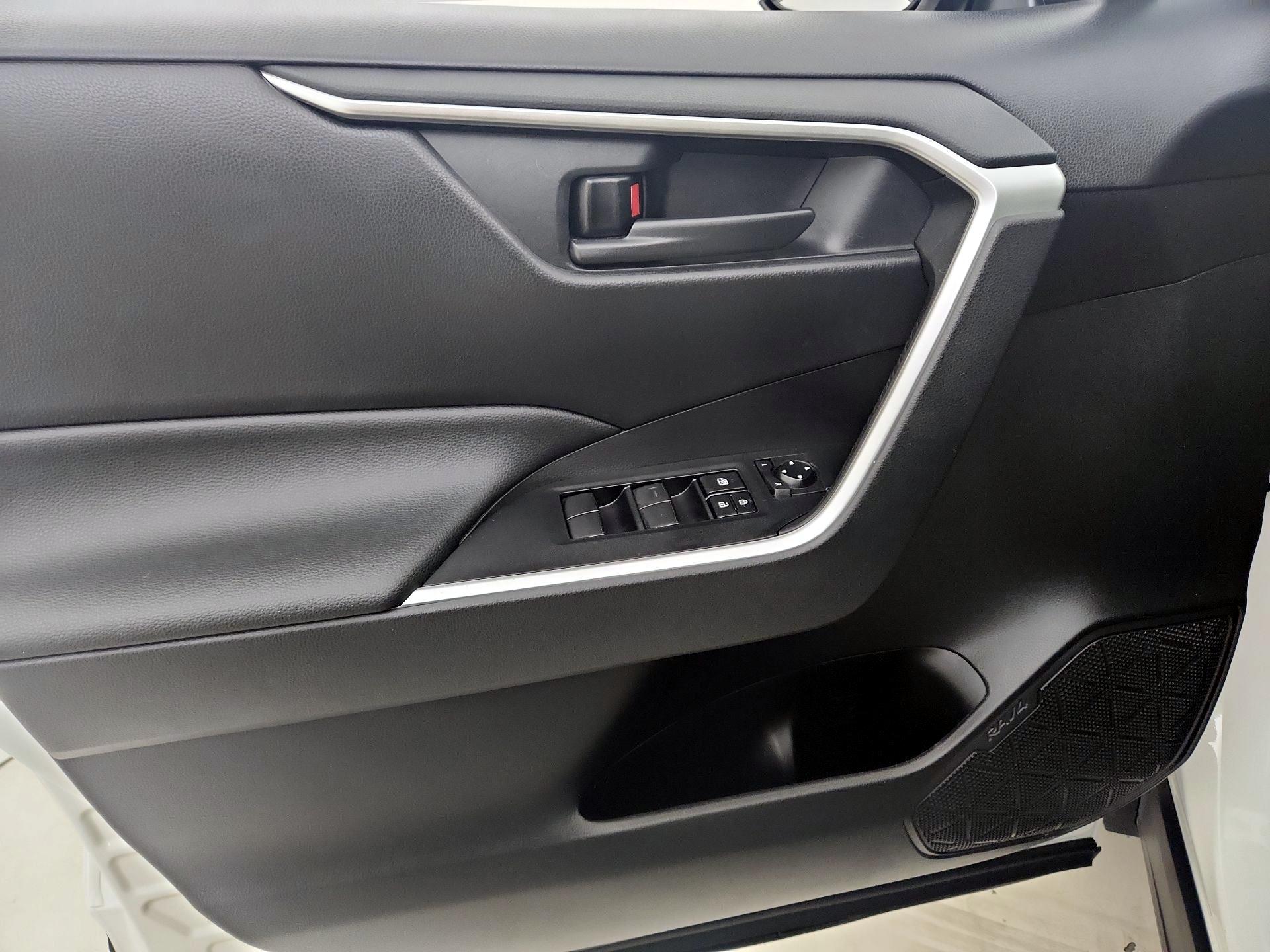 Thumbnail: 2021 Toyota RAV4 - 12