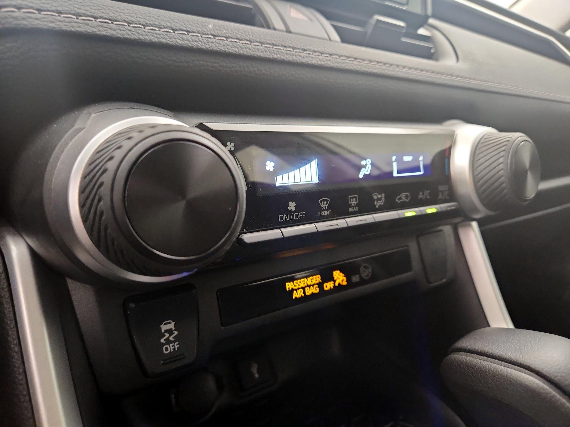 Thumbnail: 2021 Toyota RAV4 - 16