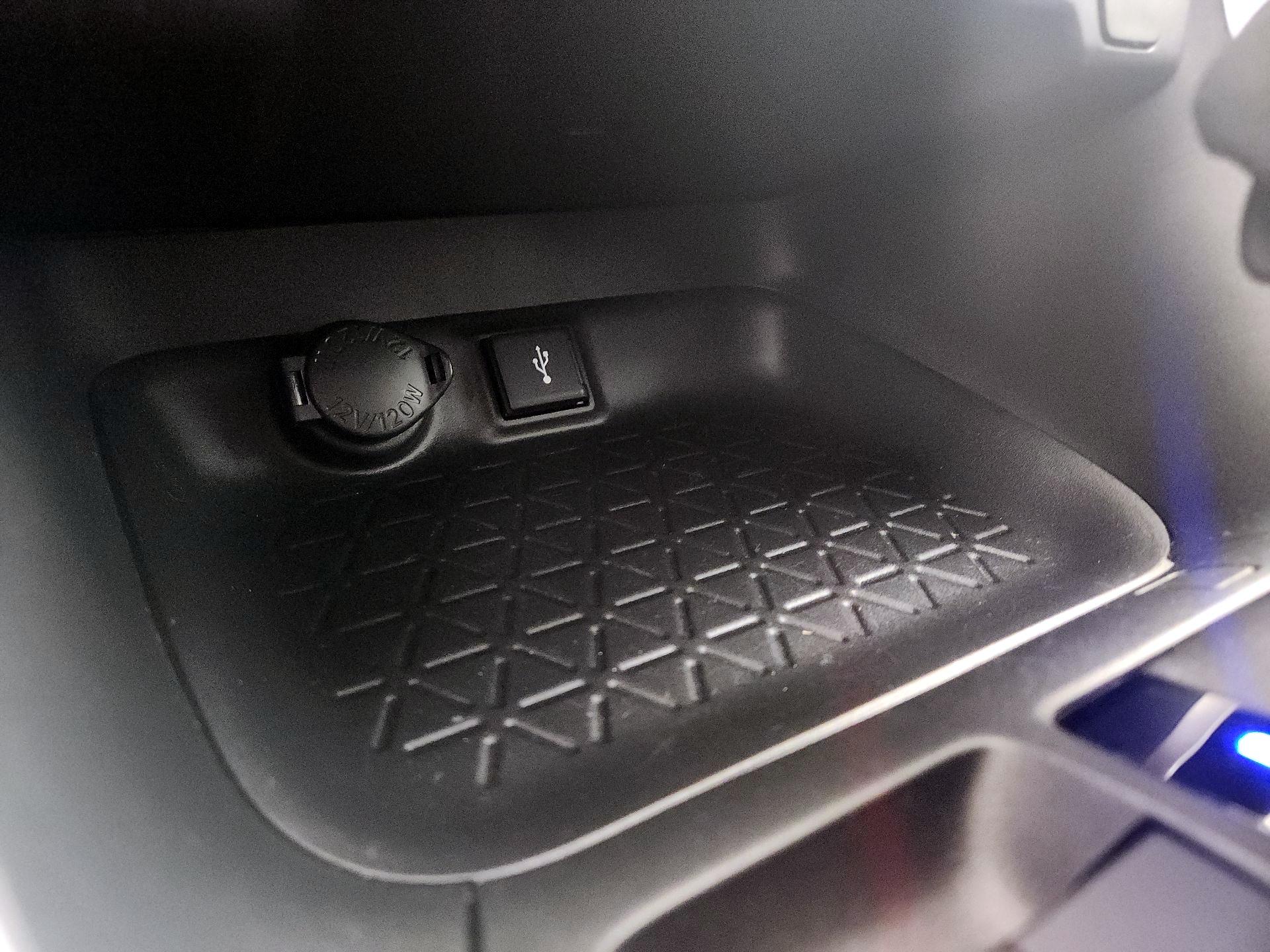 Thumbnail: 2021 Toyota RAV4 - 18