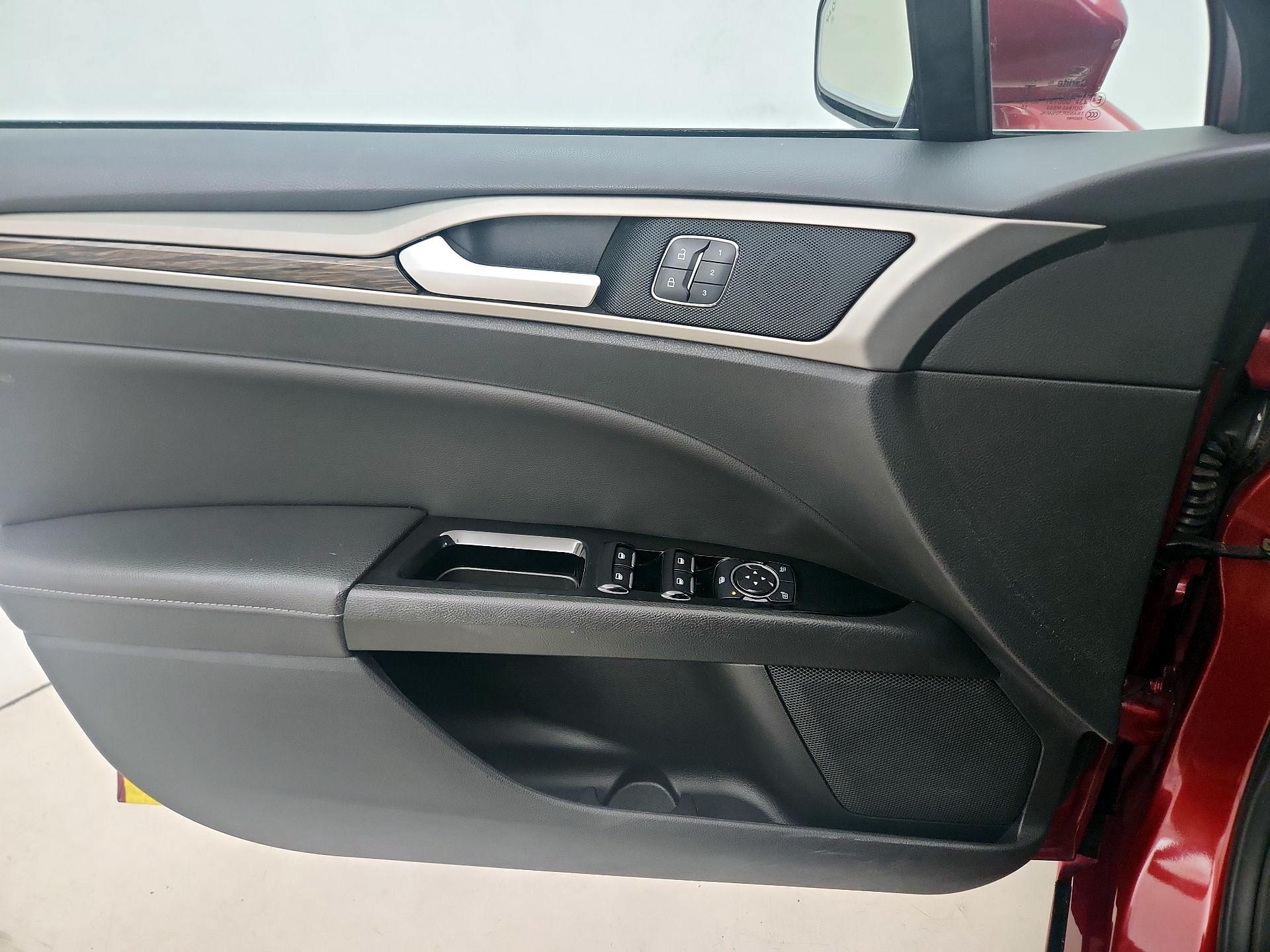 Thumbnail: 2016 Ford Fusion - 12