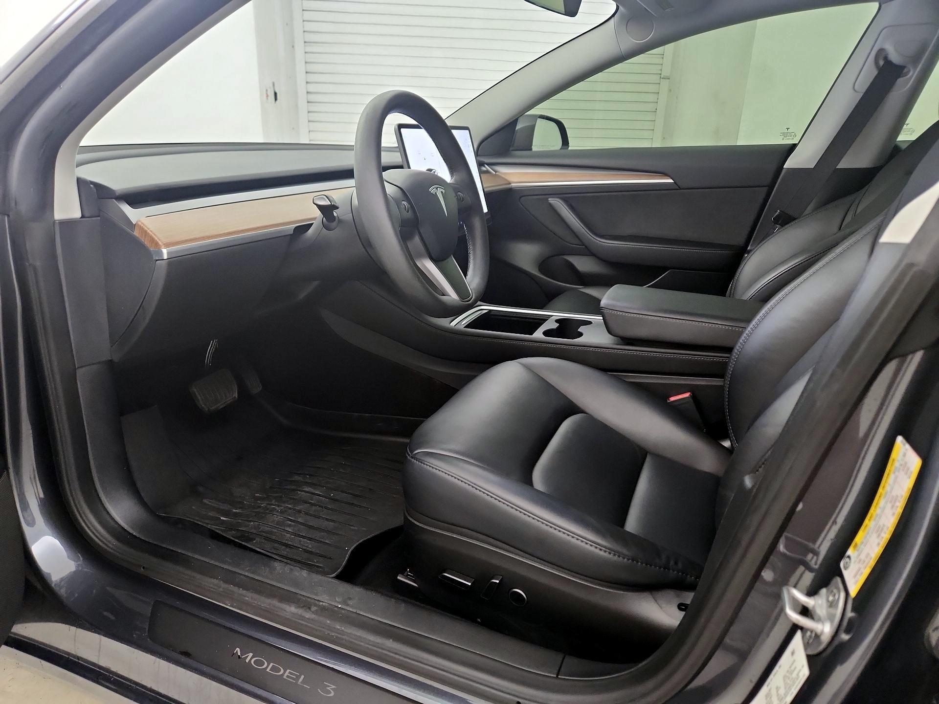 Thumbnail: 2023 Tesla Model 3 - 11