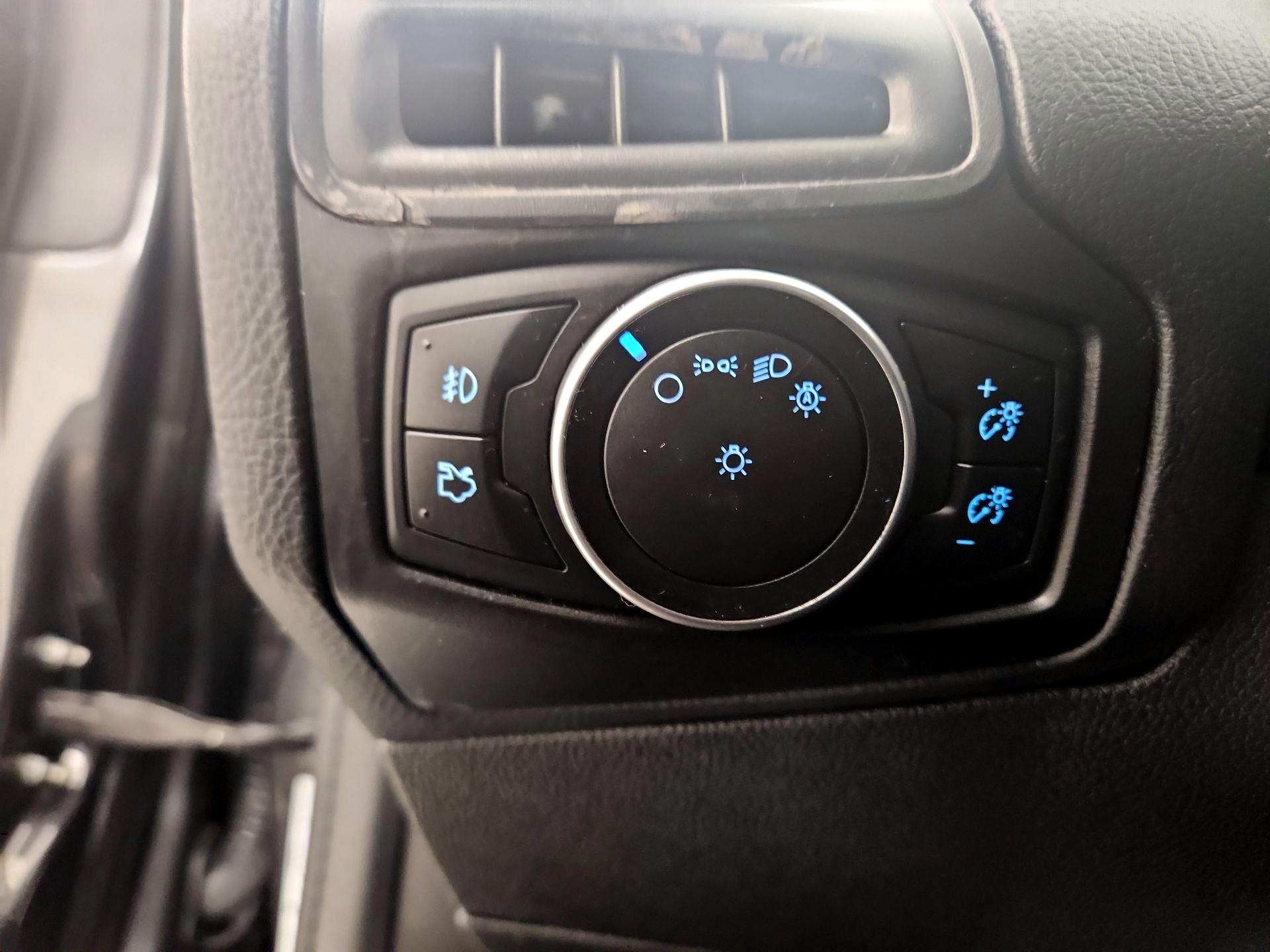 Thumbnail: 2016 Ford Focus - 13