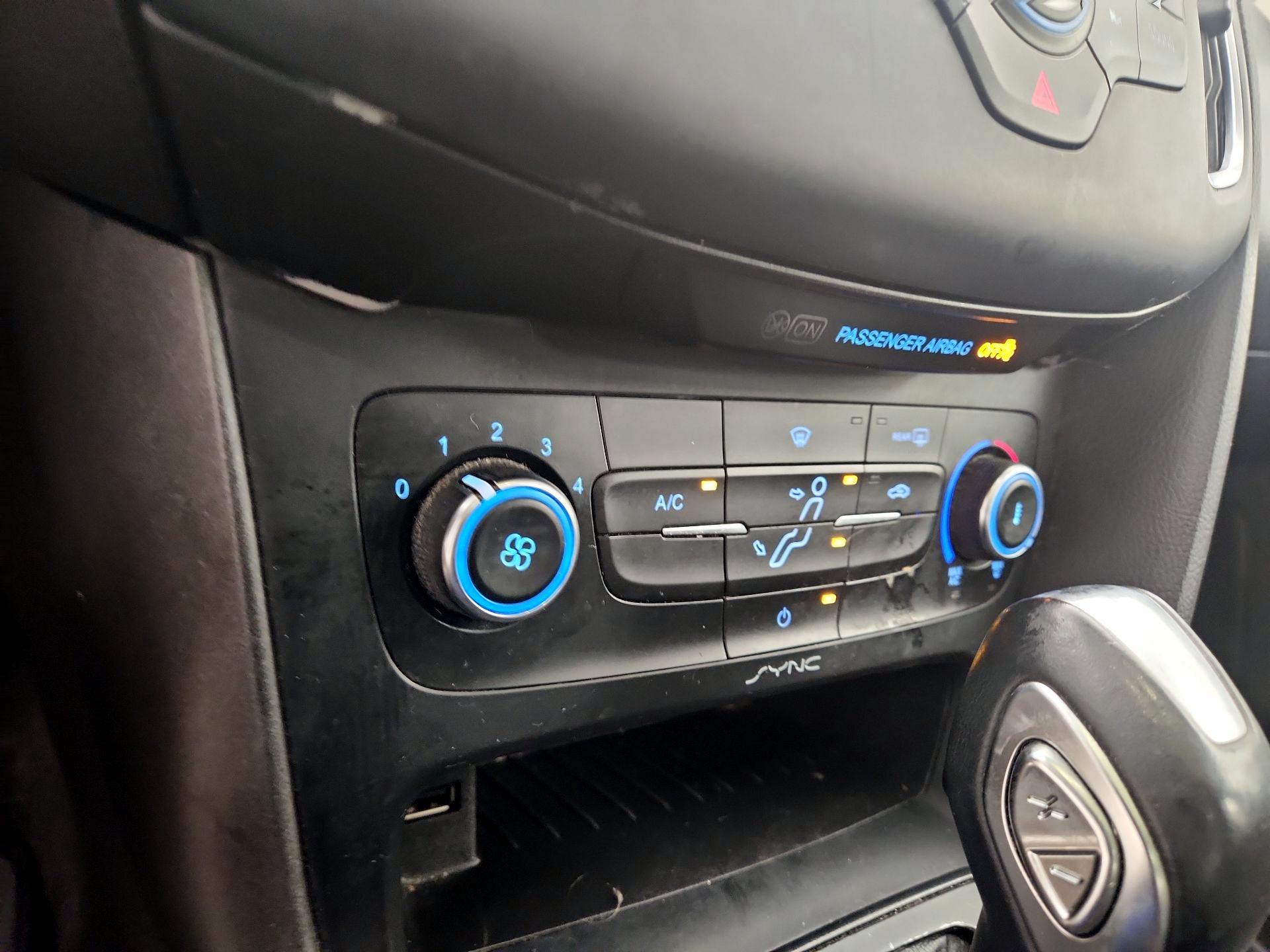 Thumbnail: 2016 Ford Focus - 16