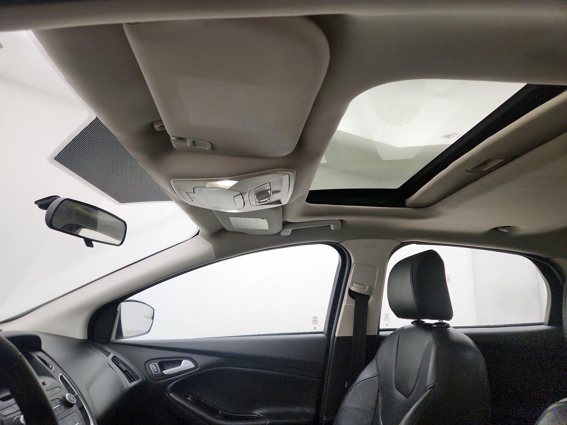 Thumbnail: 2016 Ford Focus - 19