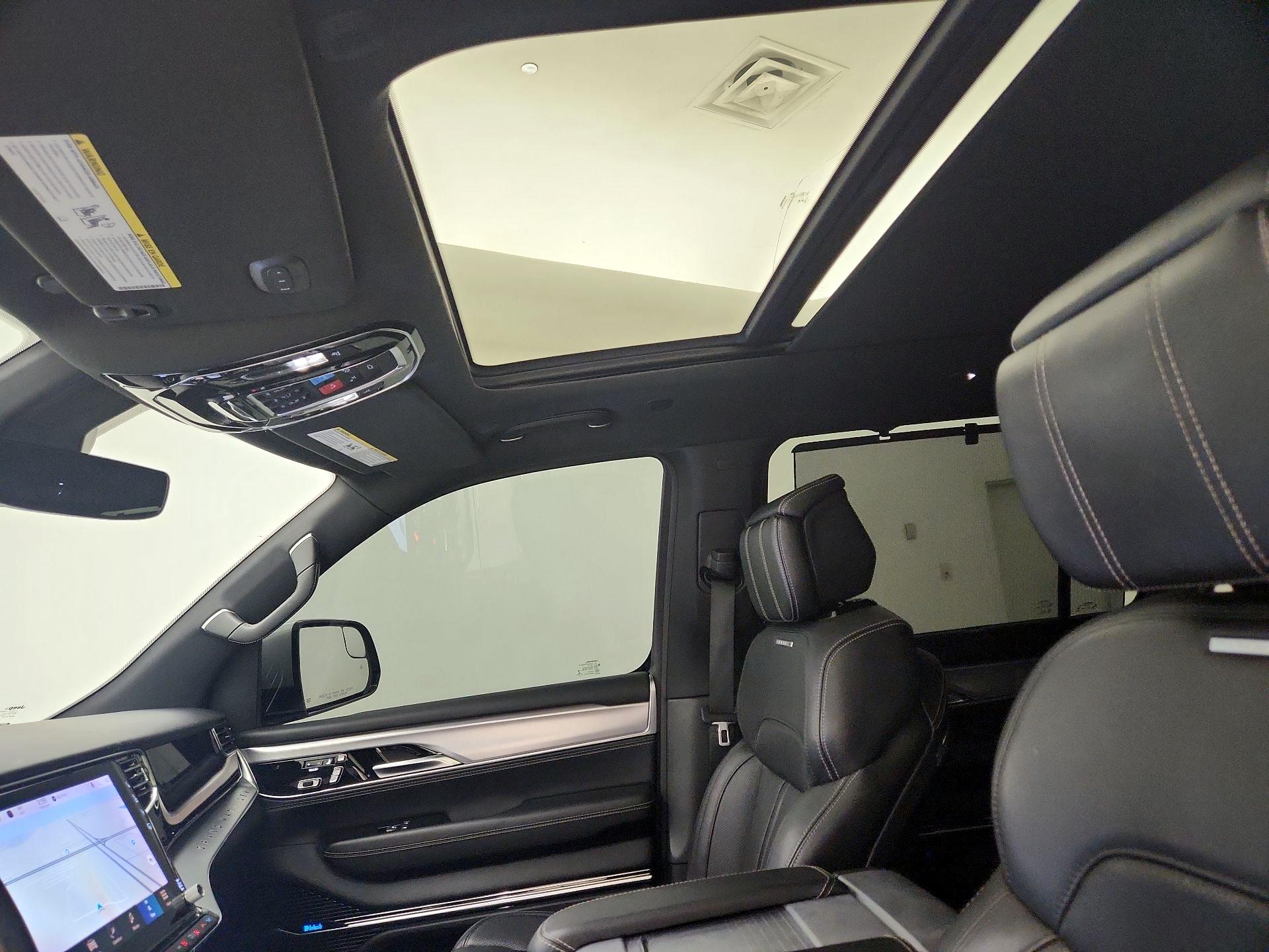 Thumbnail: 2022 Jeep Grand Wagoneer - 20