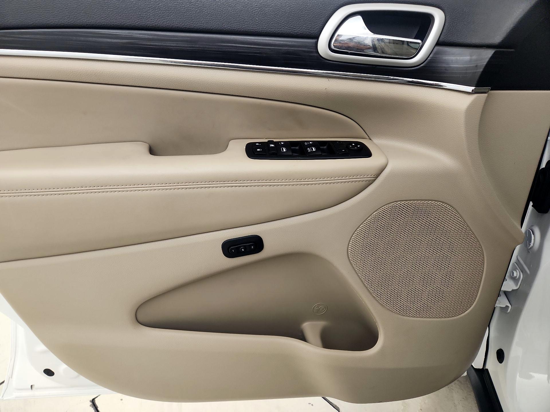 Thumbnail: 2020 Jeep Grand Cherokee - 12